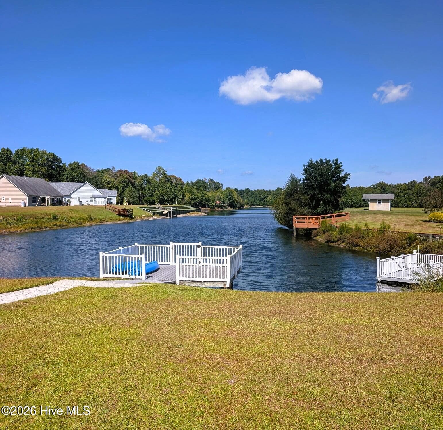 Single Family Residence at 307 Antioch Lakes Road, New Bern, NC 28560, photo 4 of 87