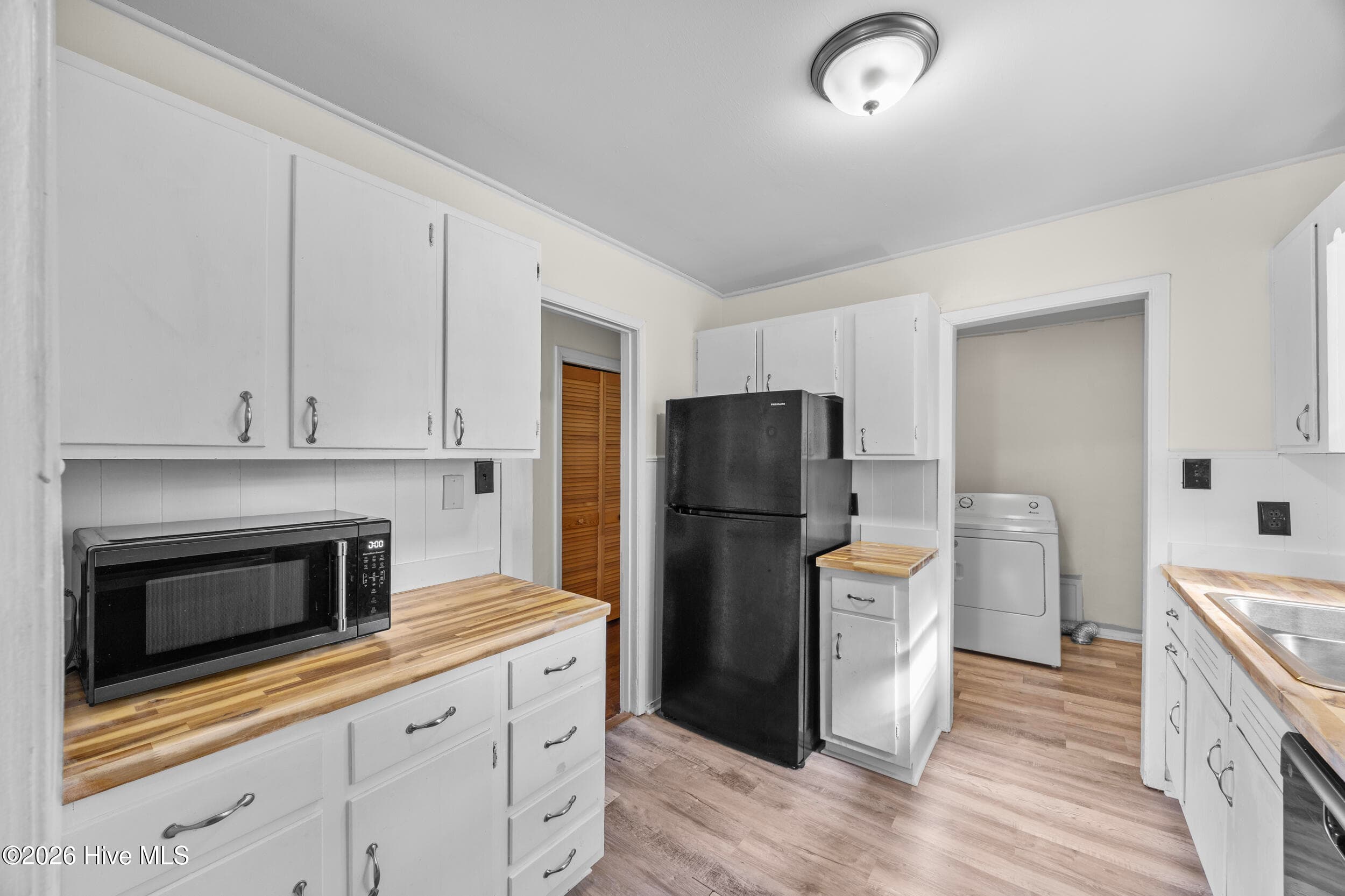 Single Family Residence at 530 Oak Lane, Jacksonville, NC 28540, photo 10 of 32