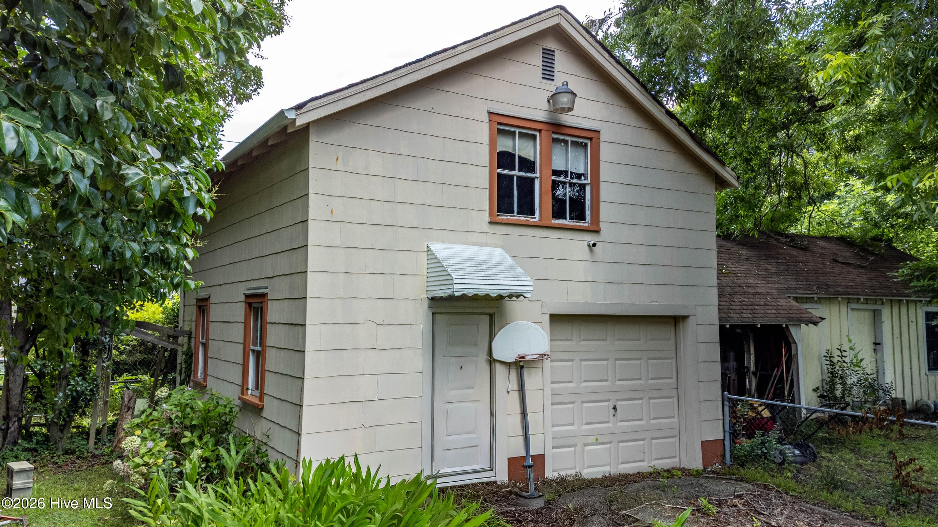 606 W Colonial Avenue, Elizabeth City, NC 27909