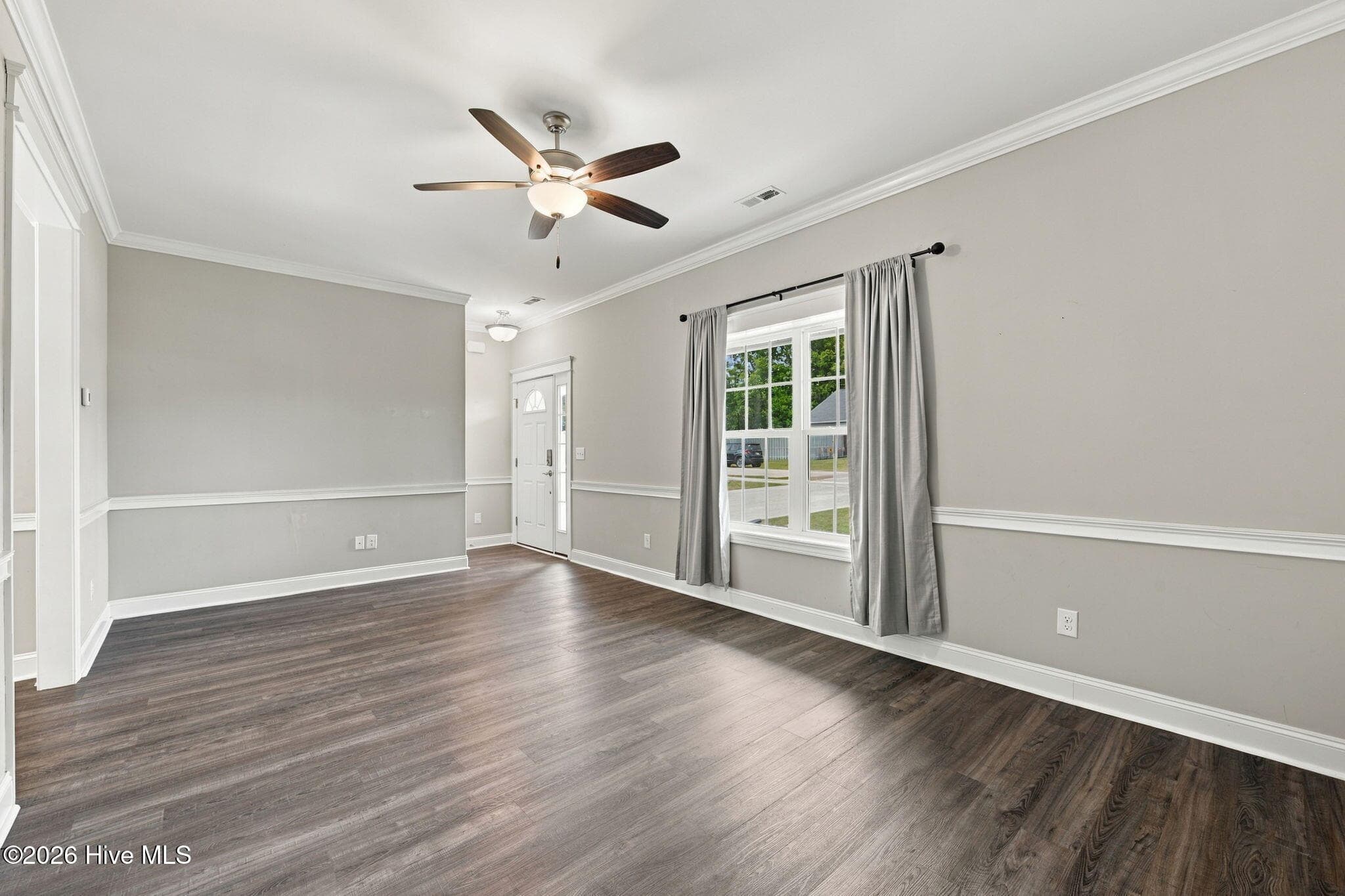 Single Family Residence at 100 Fernie Lane, New Bern, NC 28560, photo 9 of 51