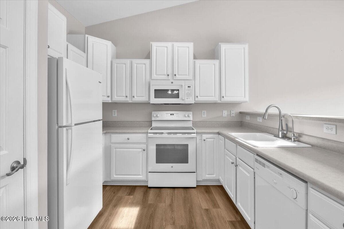 Kitchen - 5006 Carleton Drive Unit 121, Wilmington, NC 28403