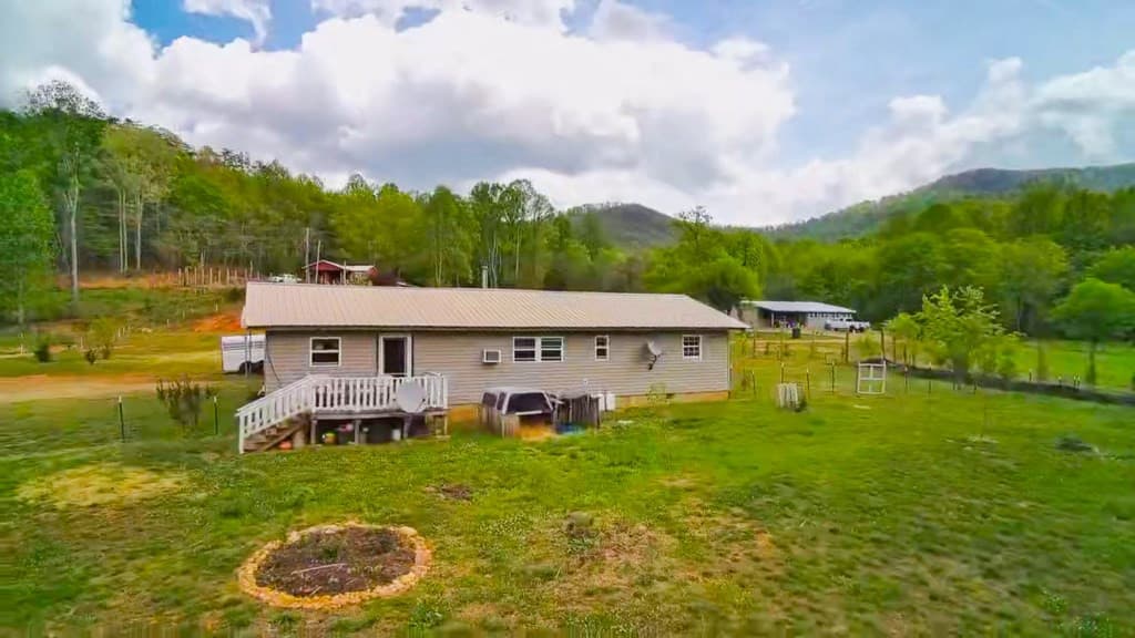 Single Family Residence at 3325 Pack Mountain Road, Murphy, NC 28906, photo 6 of 8