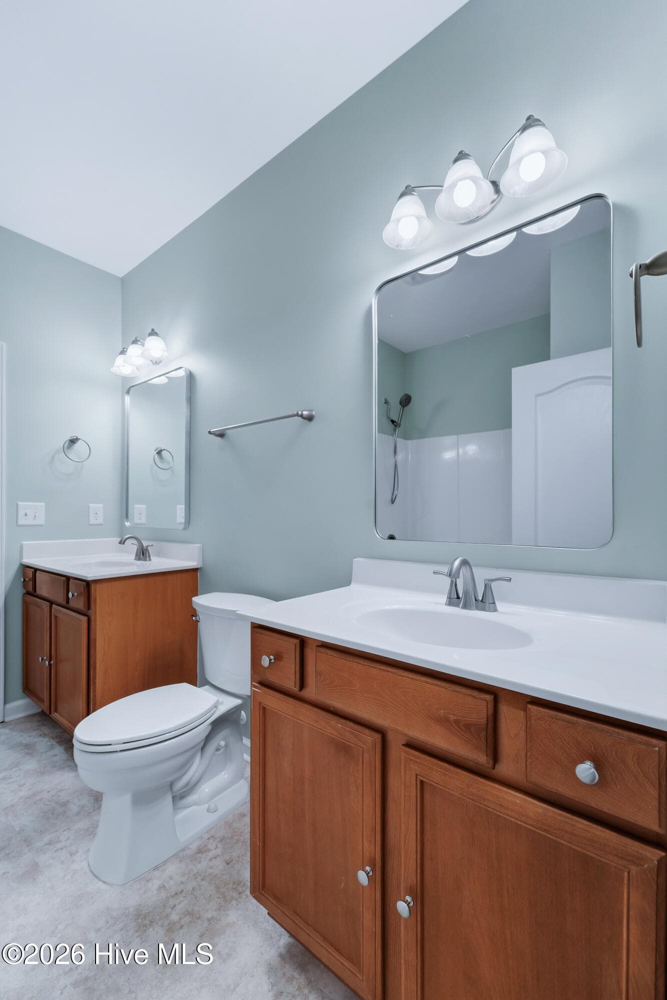 guest bath - 103 Forsythia Court, Jacksonville, NC 28546