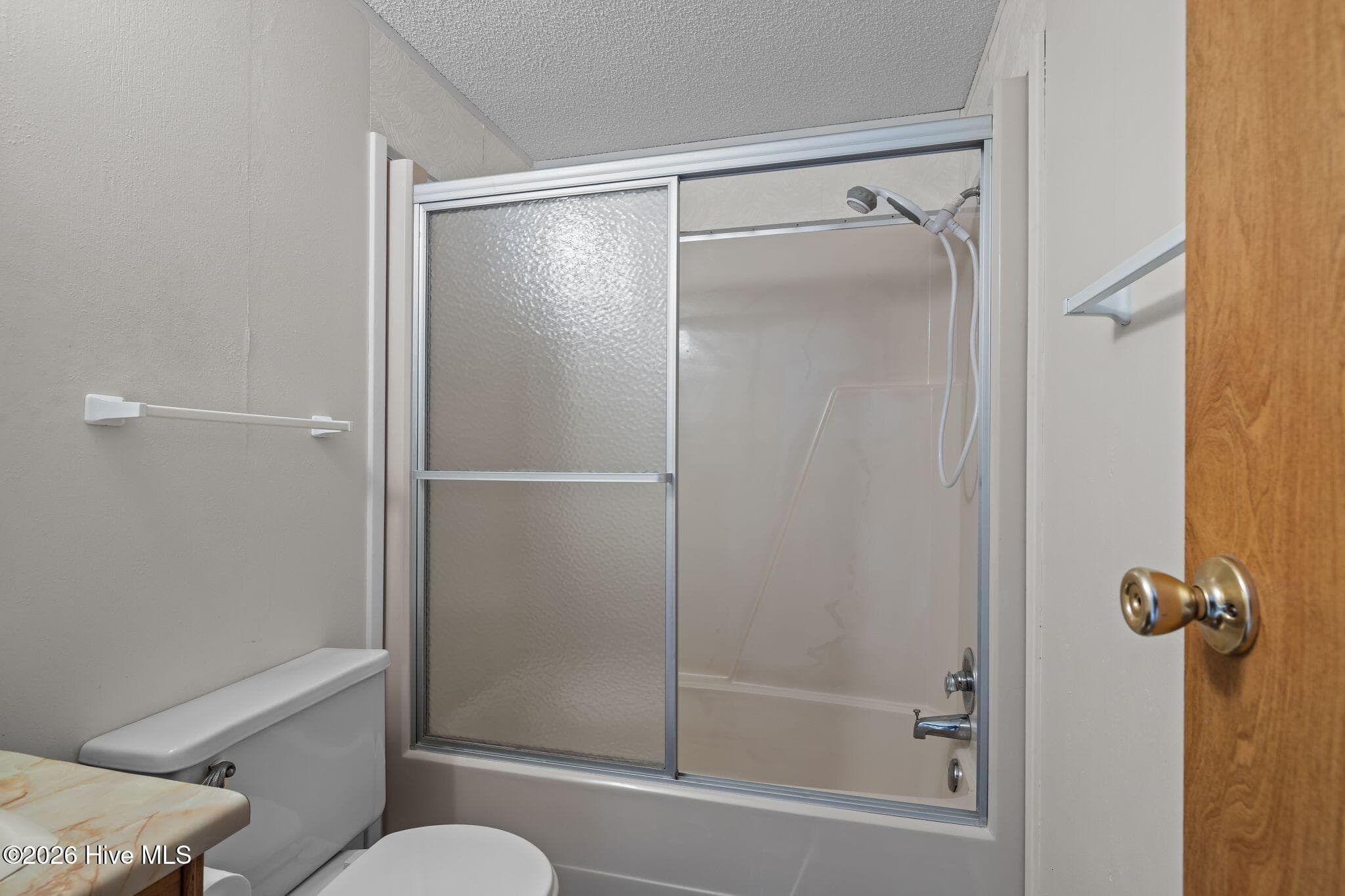 Guest Bath - 630 Seashore Drive, Atlantic, NC 28511