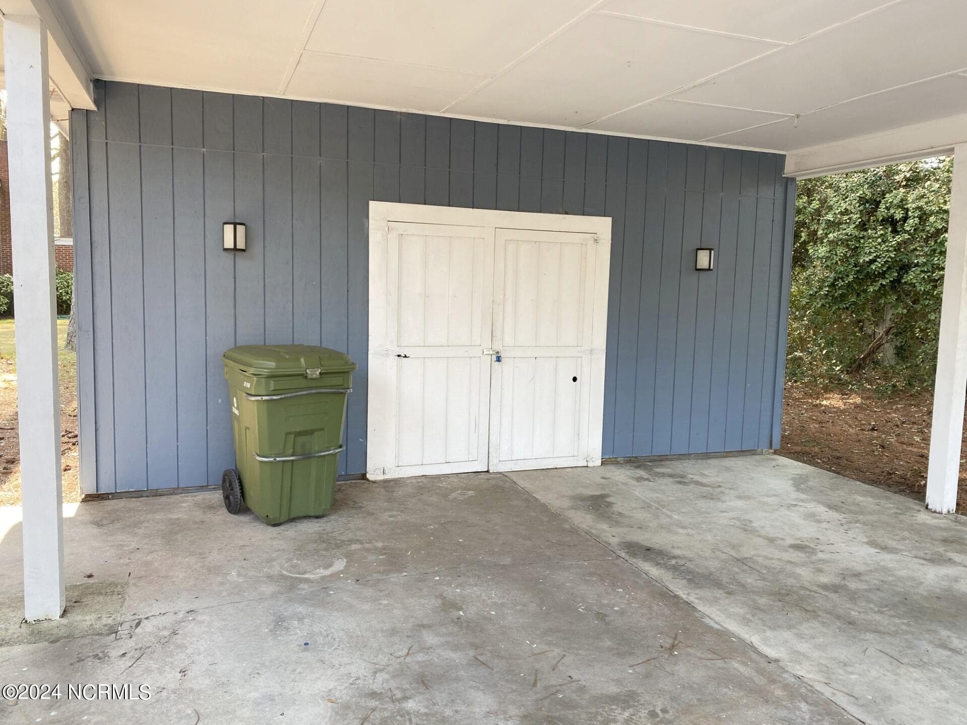 Single Family Residence at 1306 N Respess Street, Washington, NC 27889, photo 6 of 18