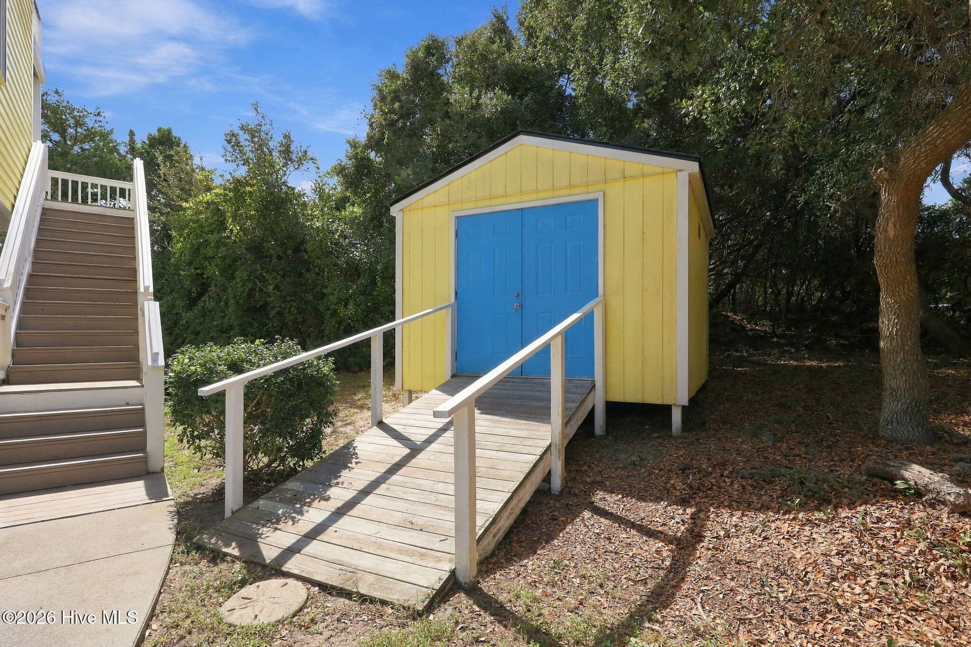 Perfect for bikes & beach gear - 104 Howe Street, Emerald Isle, NC 28594