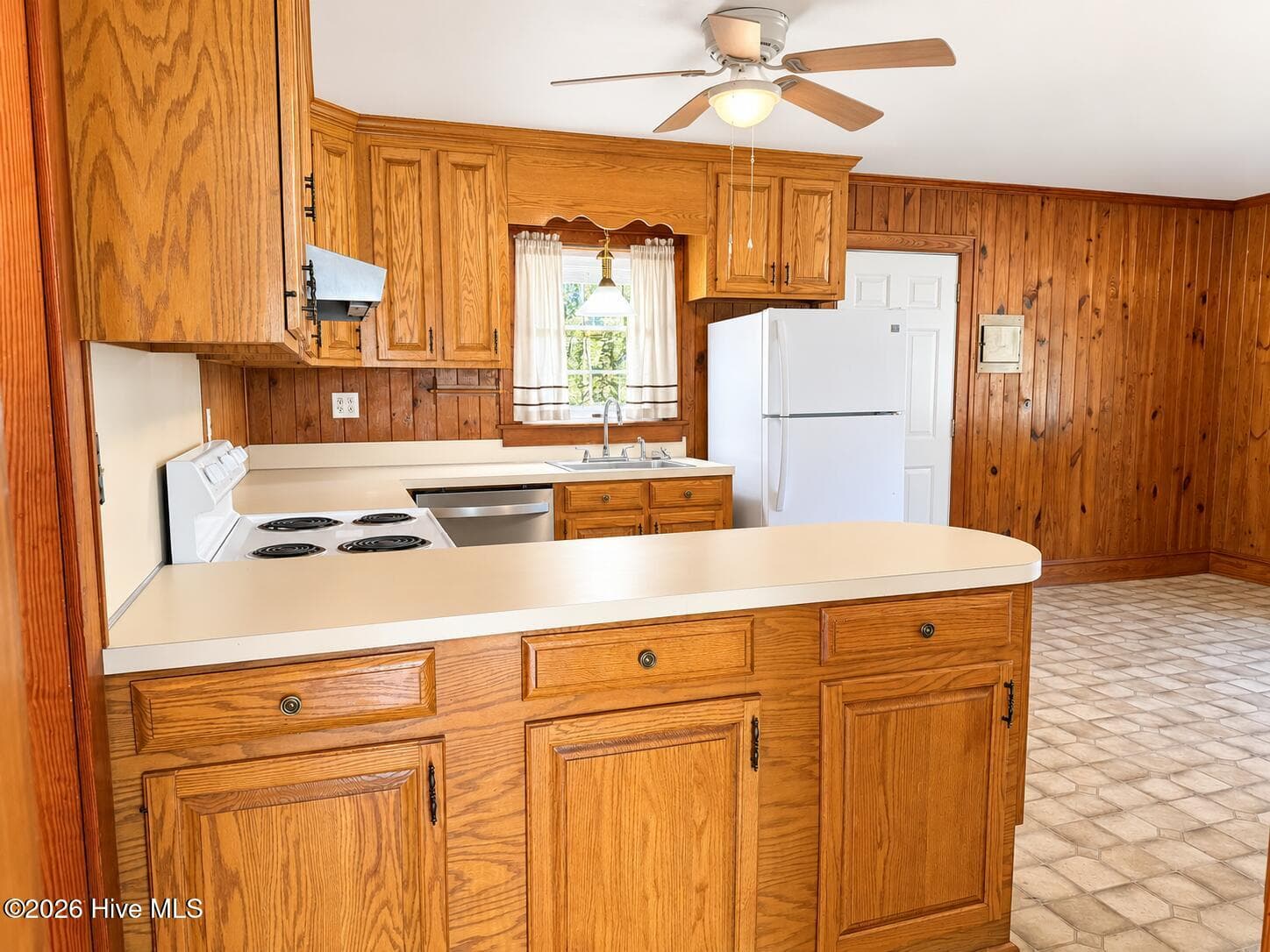 Single Family Residence at 601 Howard Street, Columbia, NC 27925, photo 9 of 20