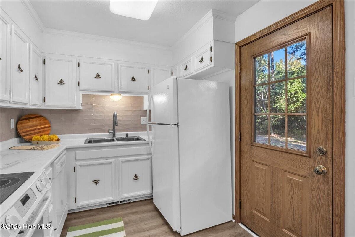 Single Family Residence at 5105 Belgrave Circle, Wilmington, NC 28403, photo 6 of 37