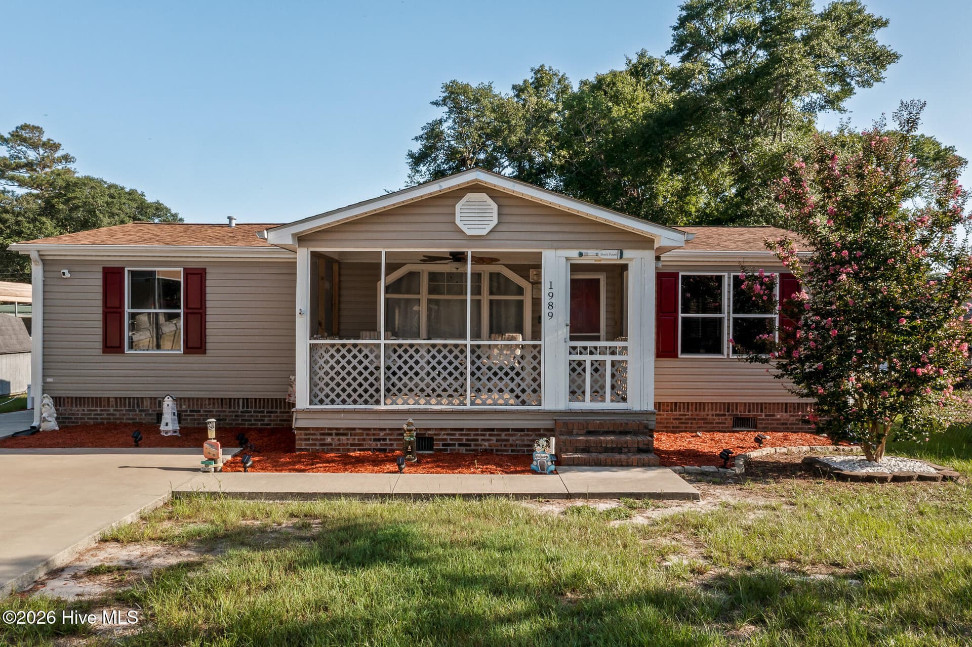 Manufactured Home at 1989 Scotch Sea Lane SW, Supply, NC 28462, photo 3 of 49