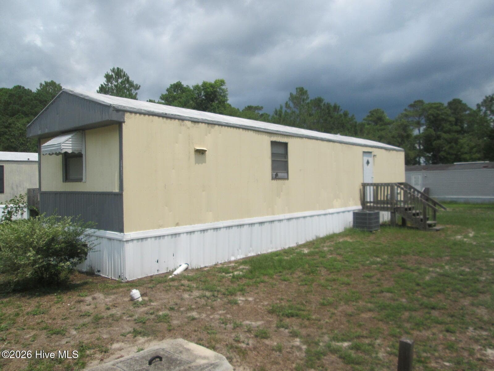 Manufactured Home at 1112 Dobson Street SW, Supply, NC 28462, photo 4 of 4