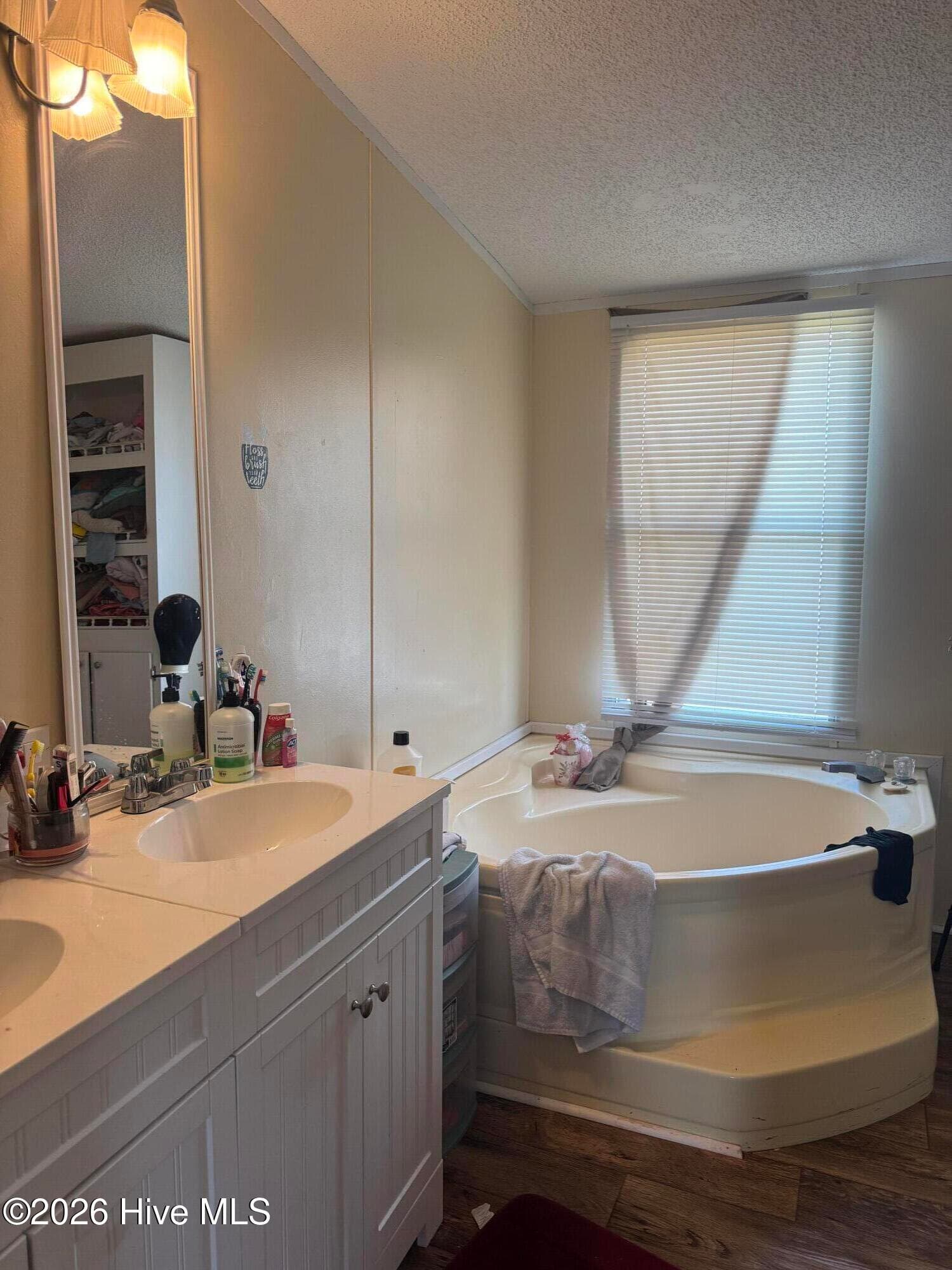 Manufactured Home at 110 Lariat Circle, New Bern, NC 28562, photo 3 of 13