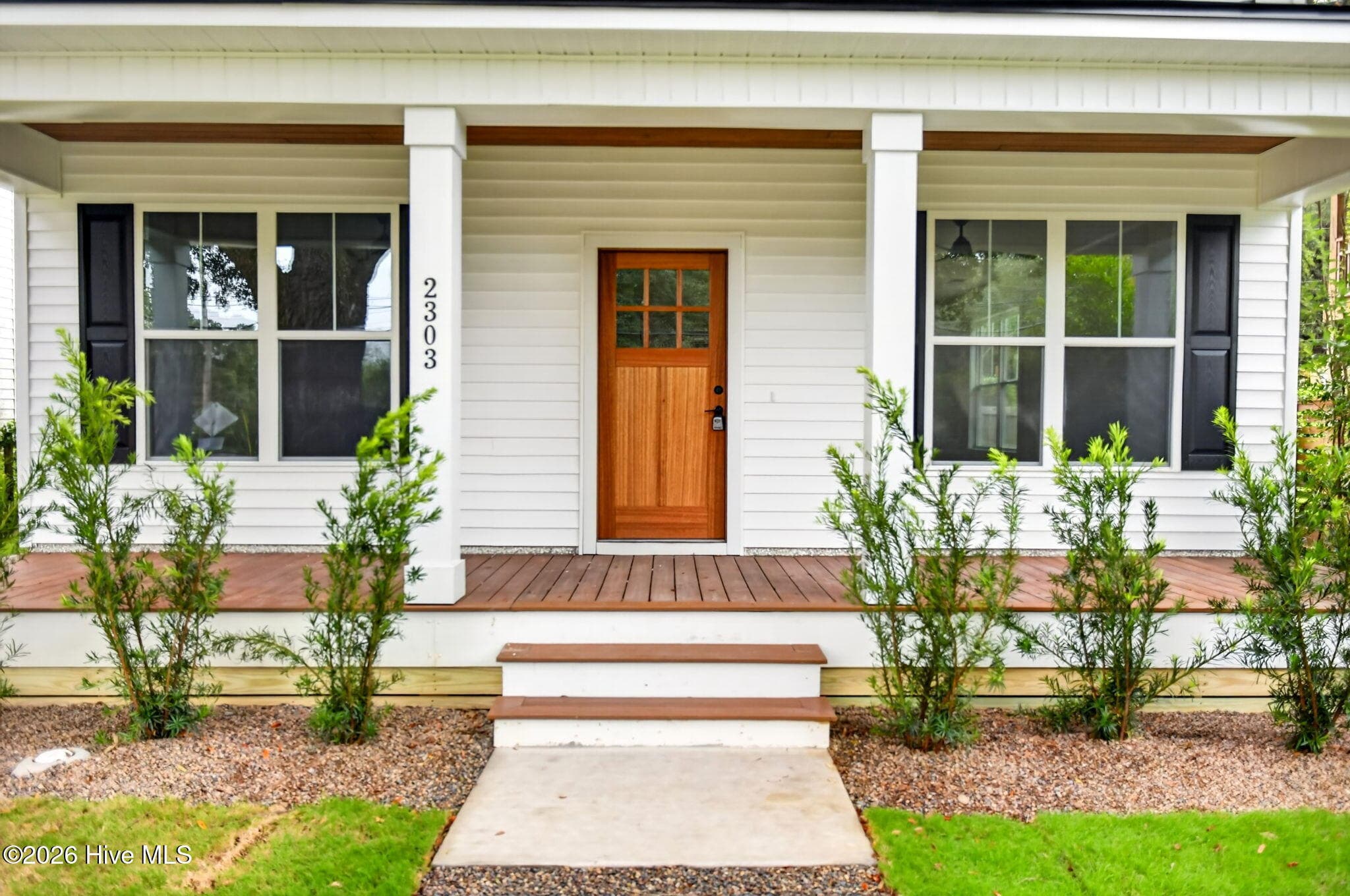 Front Porch - 2303 Chestnut Street, Wilmington, NC 28405