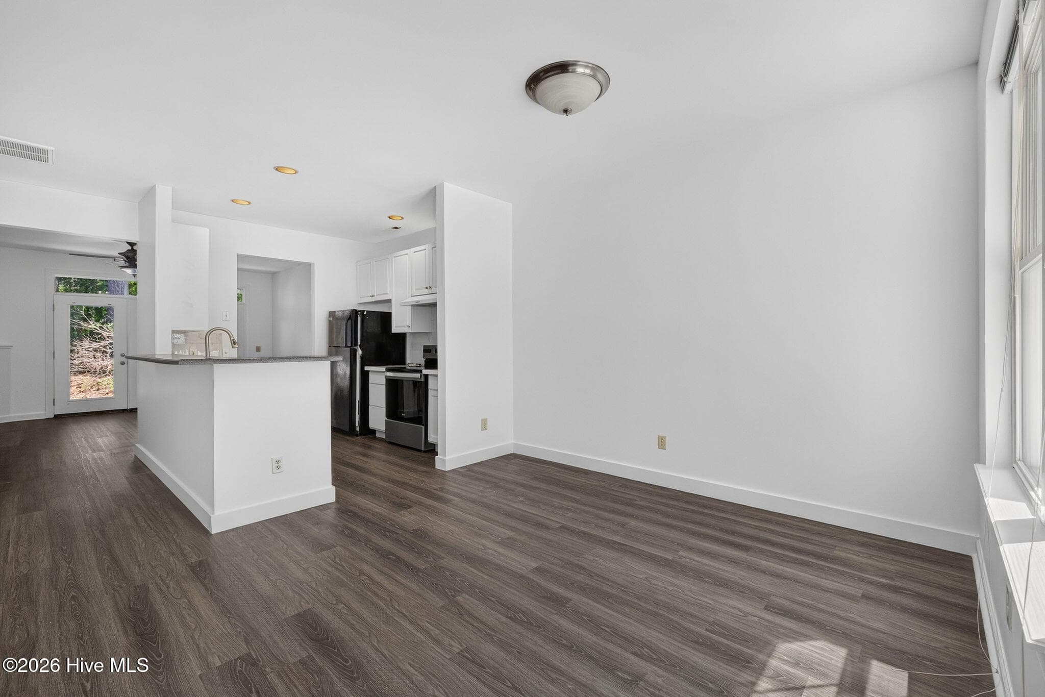 Townhouse at 5813 Wrightsville Avenue Apt 135, Wilmington, NC 28403, photo 2 of 3