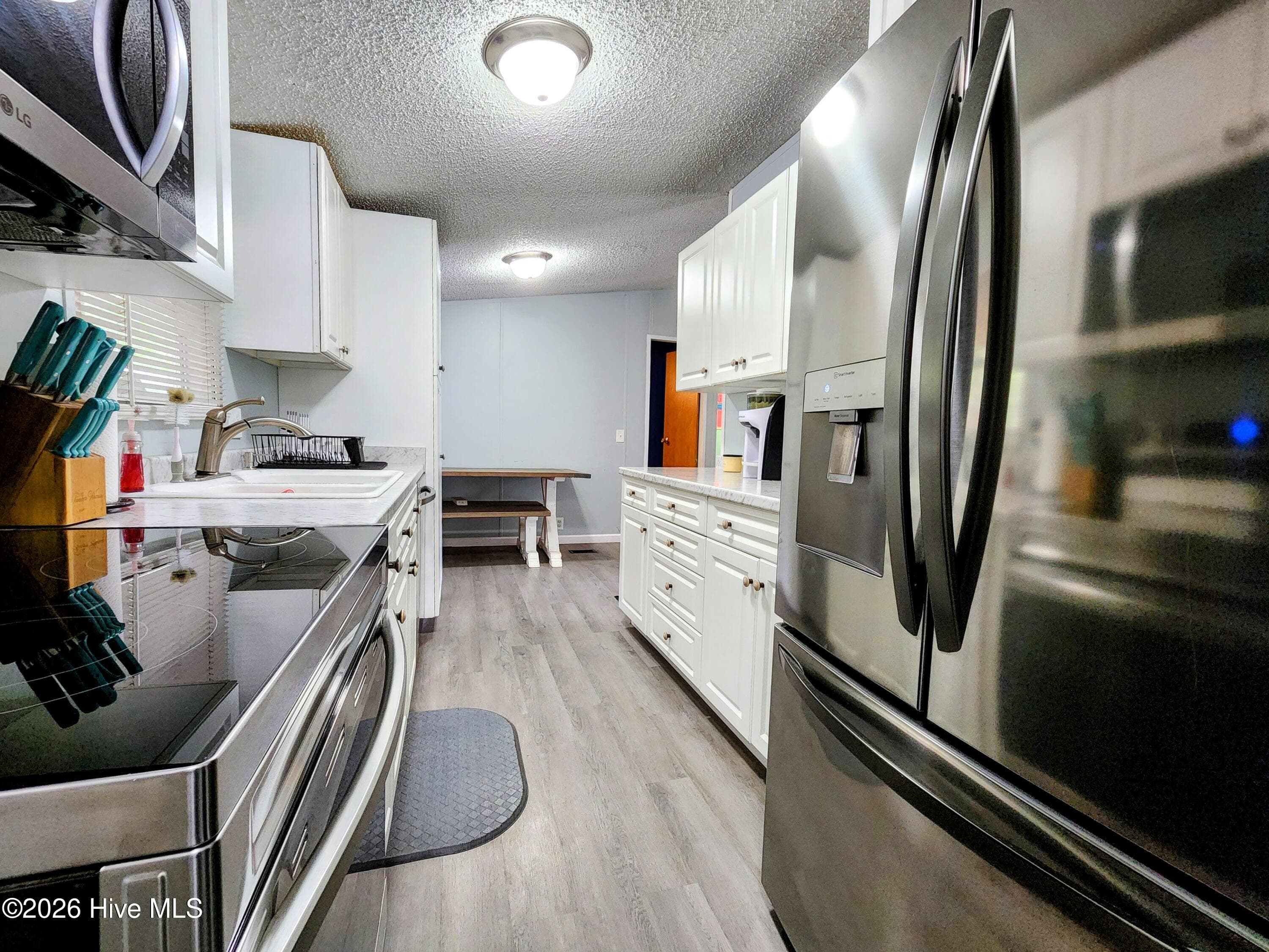 Manufactured Home at 623 Sandy Bluff Drive SW, Supply, NC 28462, photo 7 of 26