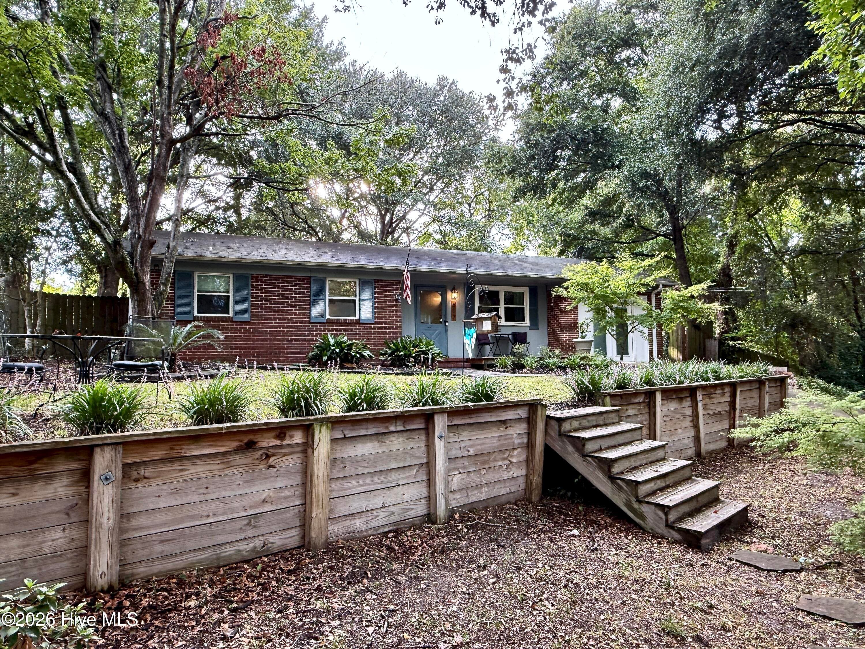 Single Family Residence at 517 Voltaire Place, Wilmington, NC 28412, photo 2 of 25