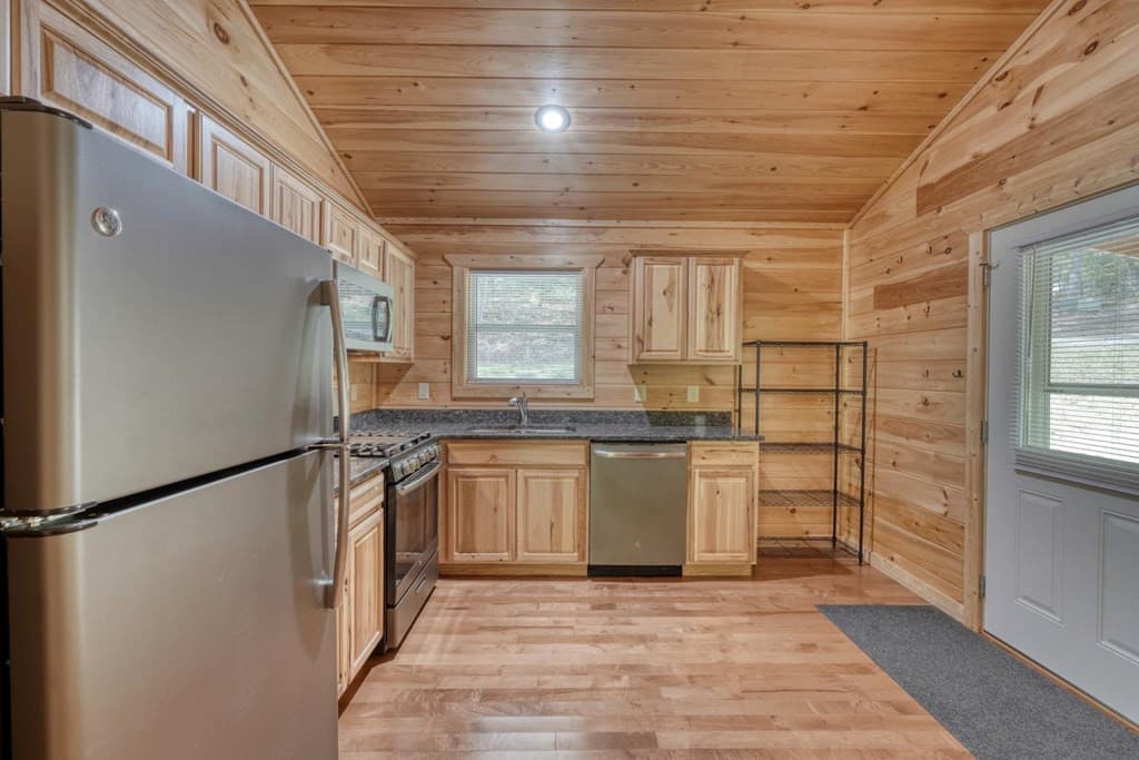 Single Family Residence at 100 Fern Cove Lane, Murphy, NC 28906, photo 5 of 6