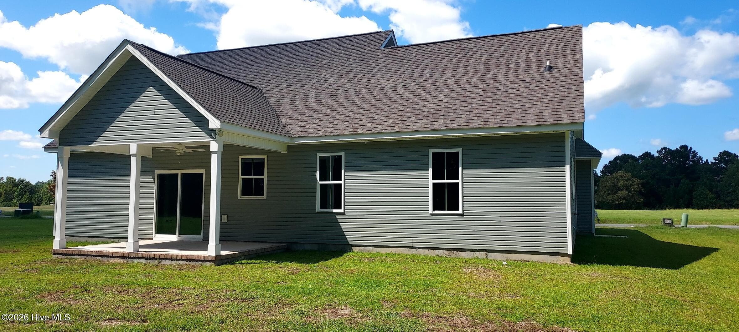 Single Family Residence at 110 Rolling Water Lane, Swansboro, NC 28584, photo 6 of 27