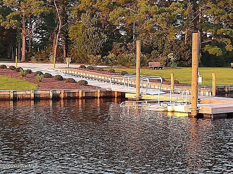 Single Family Residence at 1109 Coral Reef Drive, New Bern, NC 28560, photo 32 of 39