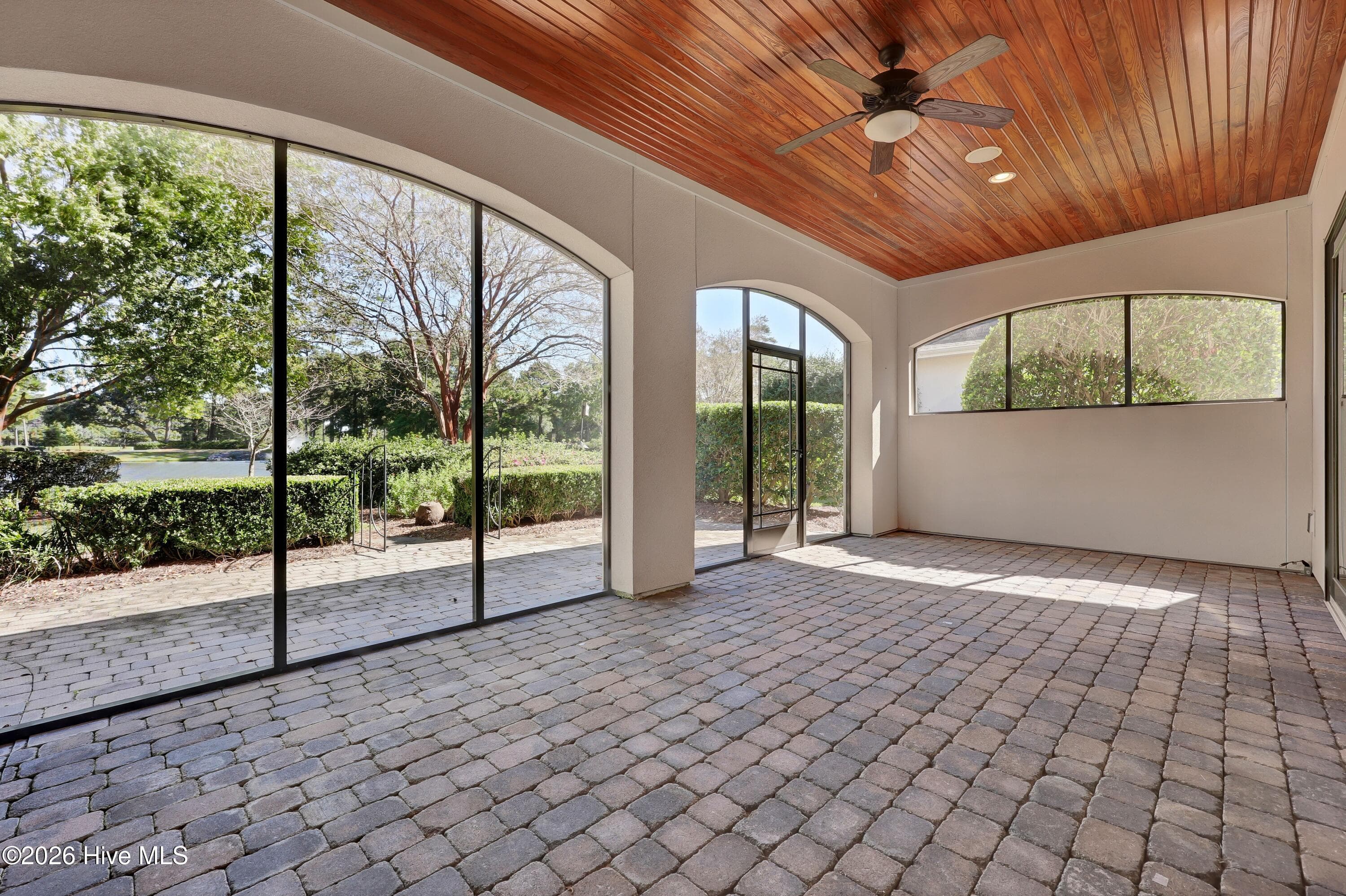 Single Family Residence at 405 Moss Tree Drive, Wilmington, NC 28405, photo 10 of 49