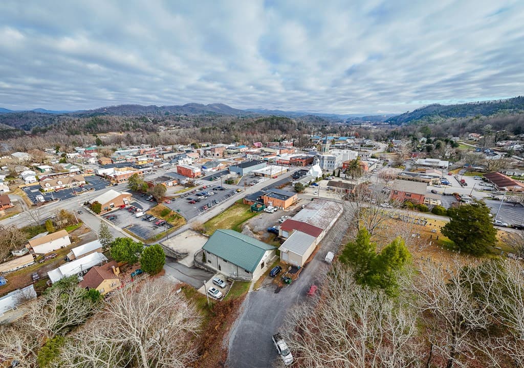 Commercial Sale at 89 Sycamore Street, Murphy, NC 28906, photo 7 of 33