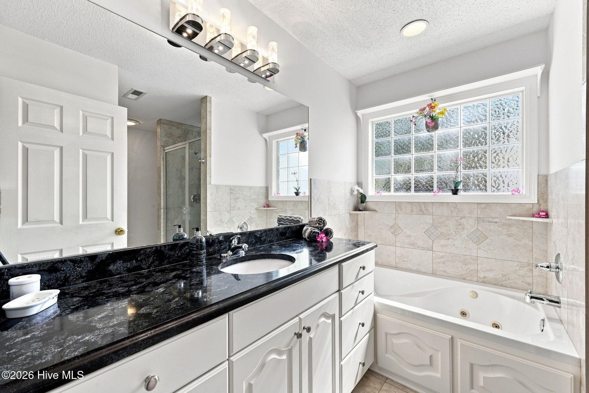 Single Family Residence at 2119 Royal Pines Drive, New Bern, NC 28560, photo 16 of 58