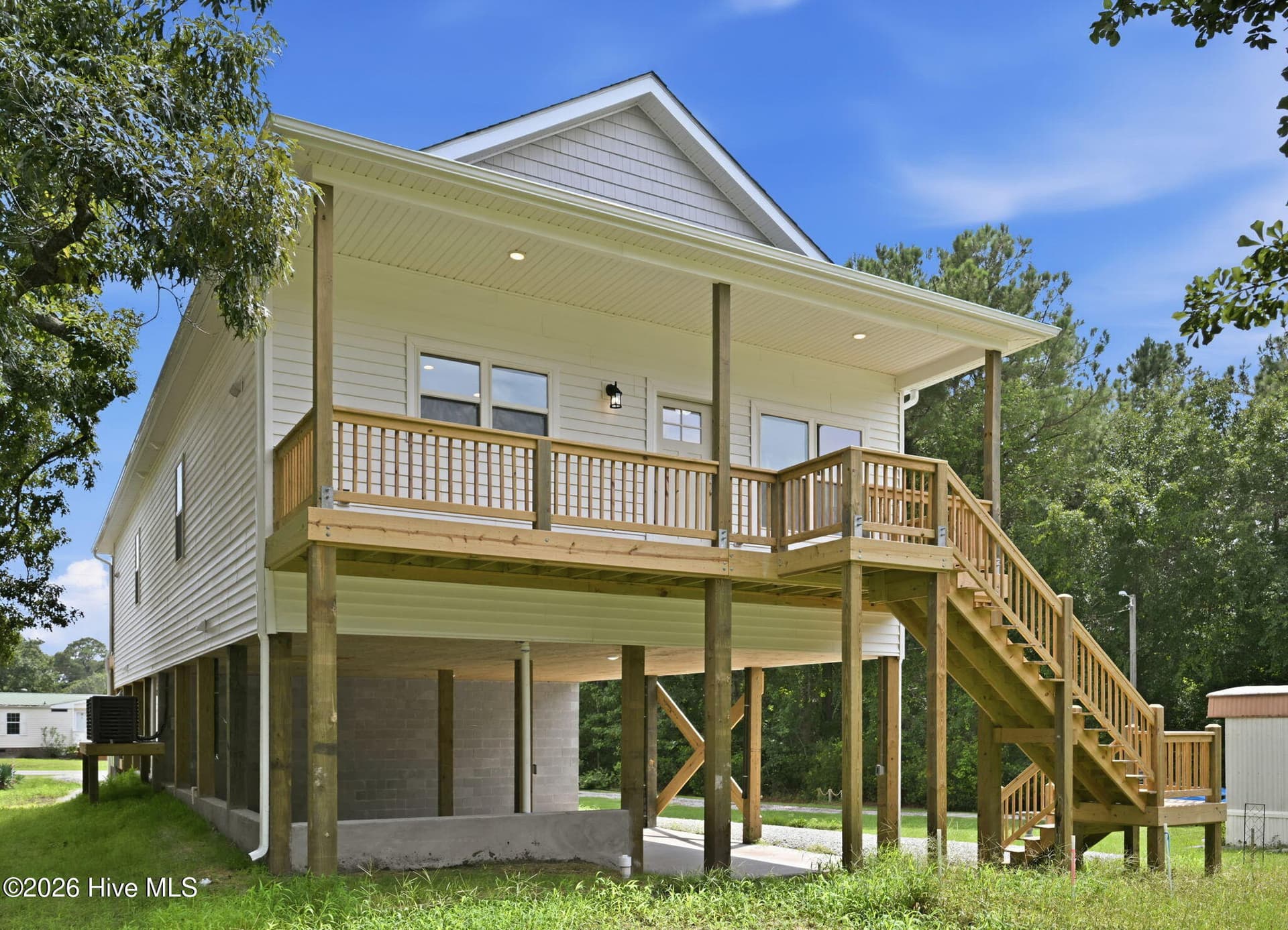 Single Family Residence at 751 Driftwood Drive, Hampstead, NC 28443, photo 10 of 52