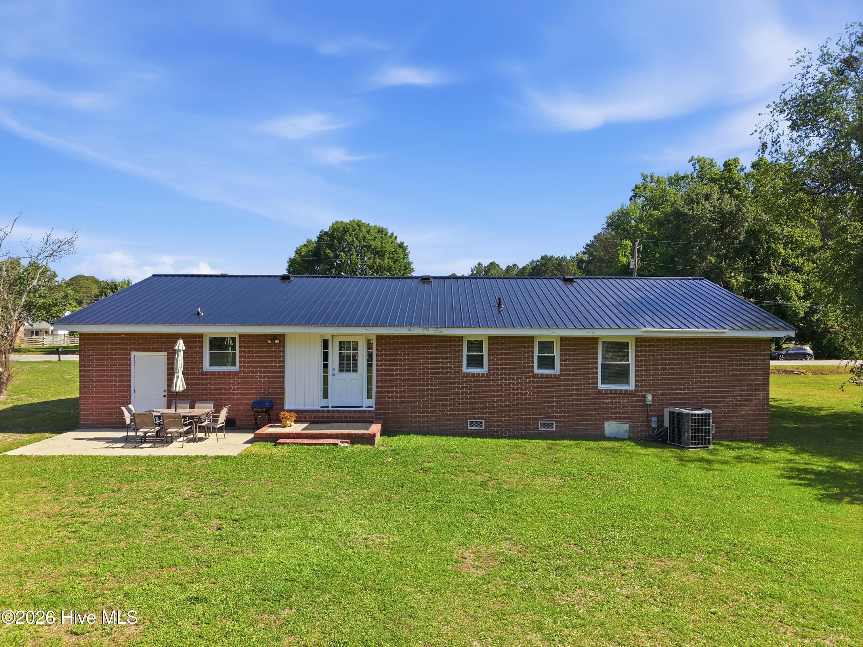 Single Family Residence at 755 Central Avenue, Kinston, NC 28504, photo 13 of 41
