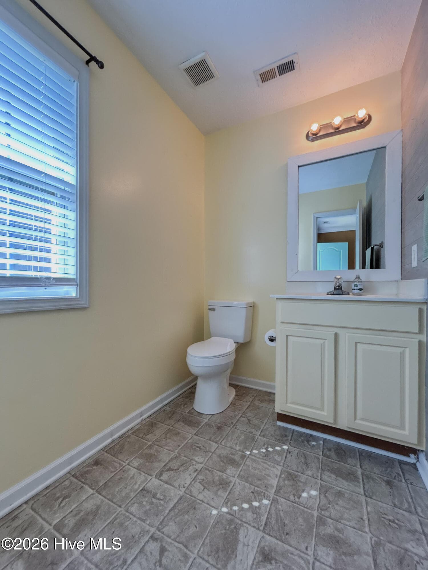 Single Family Residence at 305 Vito Court, Richlands, NC 28574, photo 7 of 83