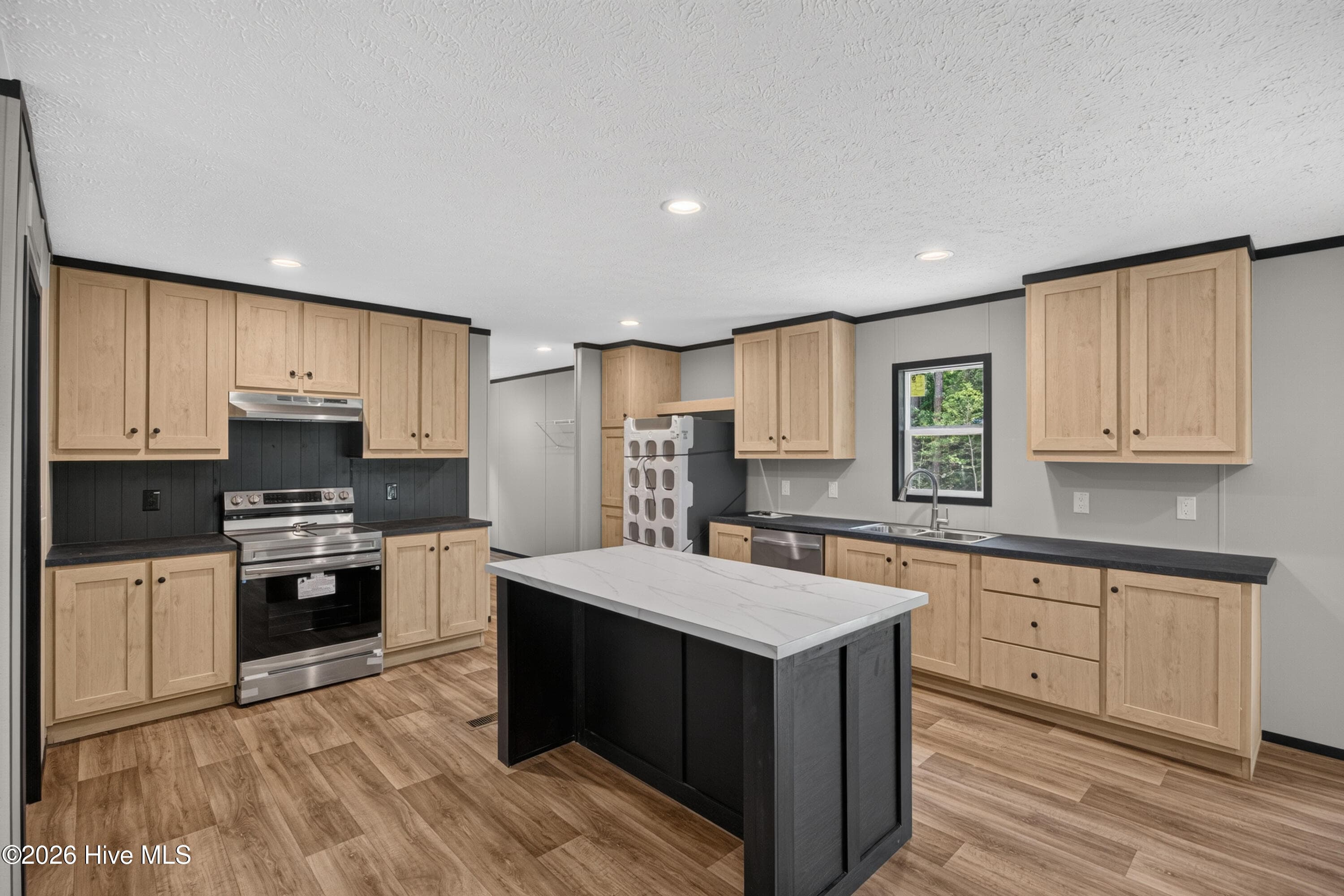 Manufactured Home at 372 Mallard Roost Drive, Burgaw, NC 28425, photo 13 of 44