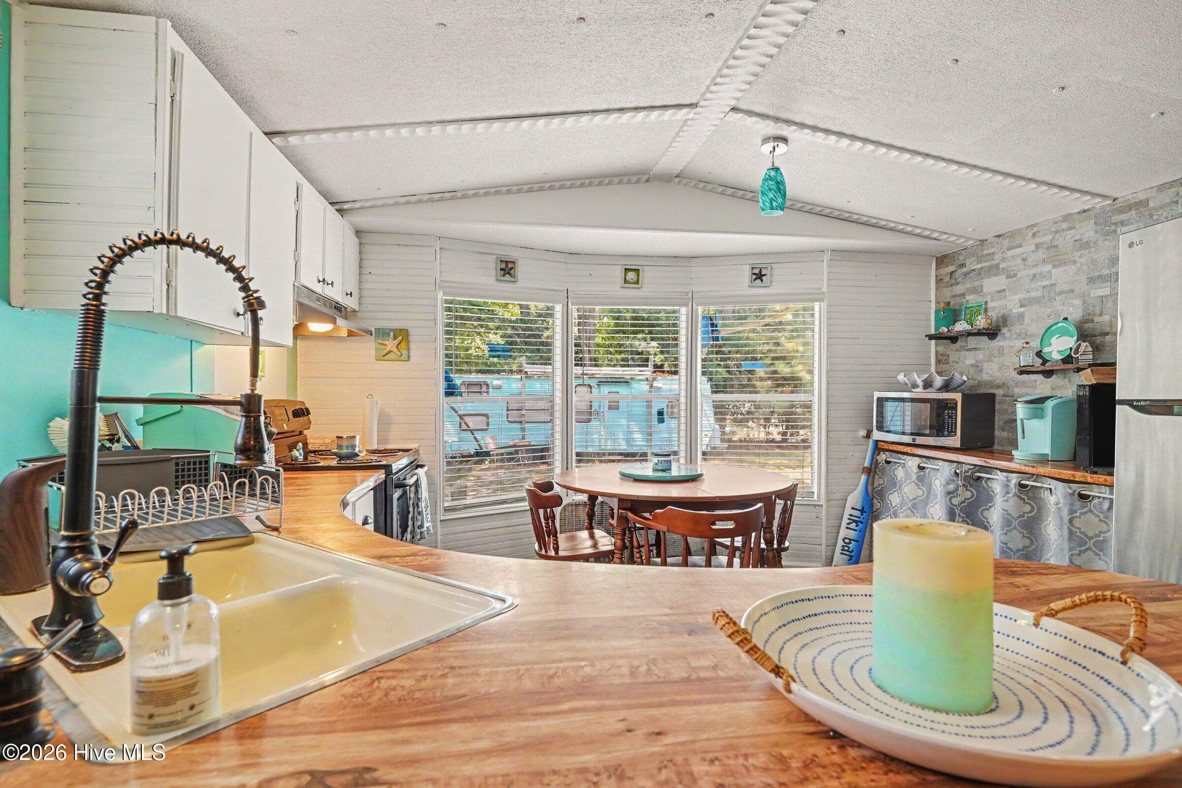 Manufactured Home at 3039 Lewis Street SW, Supply, NC 28462, photo 15 of 29