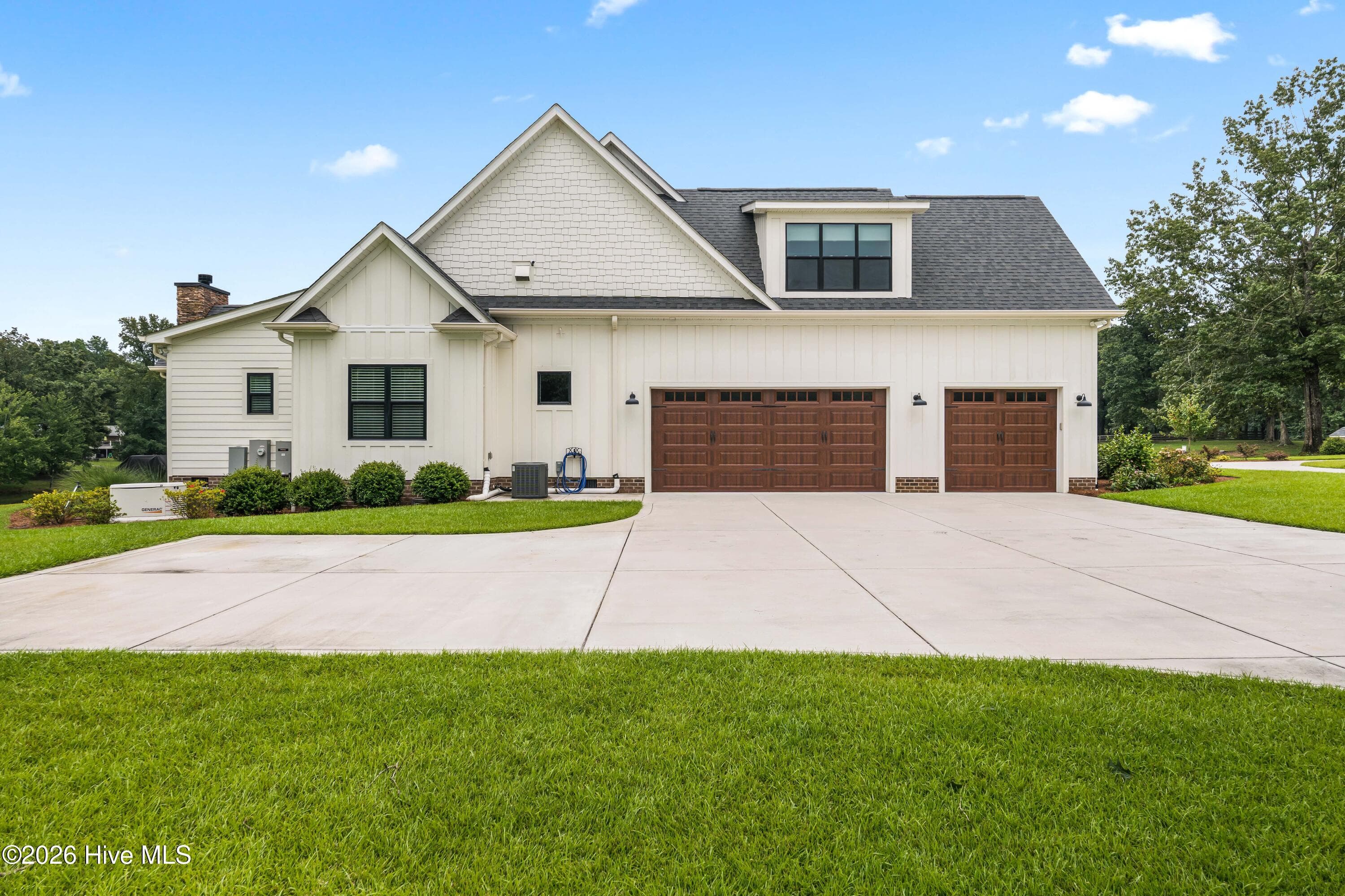Single Family Residence at 300 Westwood Drive, Elizabethtown, NC 28337, photo 3 of 5