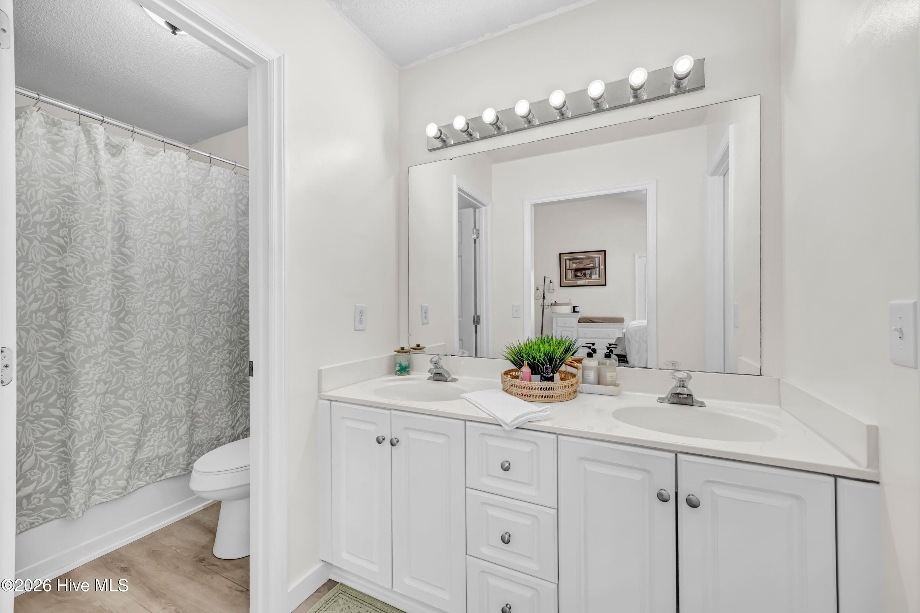Single Family Residence at 507 Commons Way, Wilmington, NC 28409, photo 16 of 51