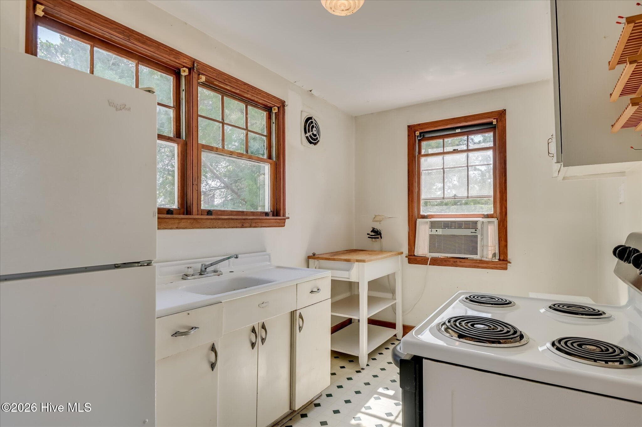 apartment kitchen - 1314 Glenn Avenue, Augusta, GA 30904