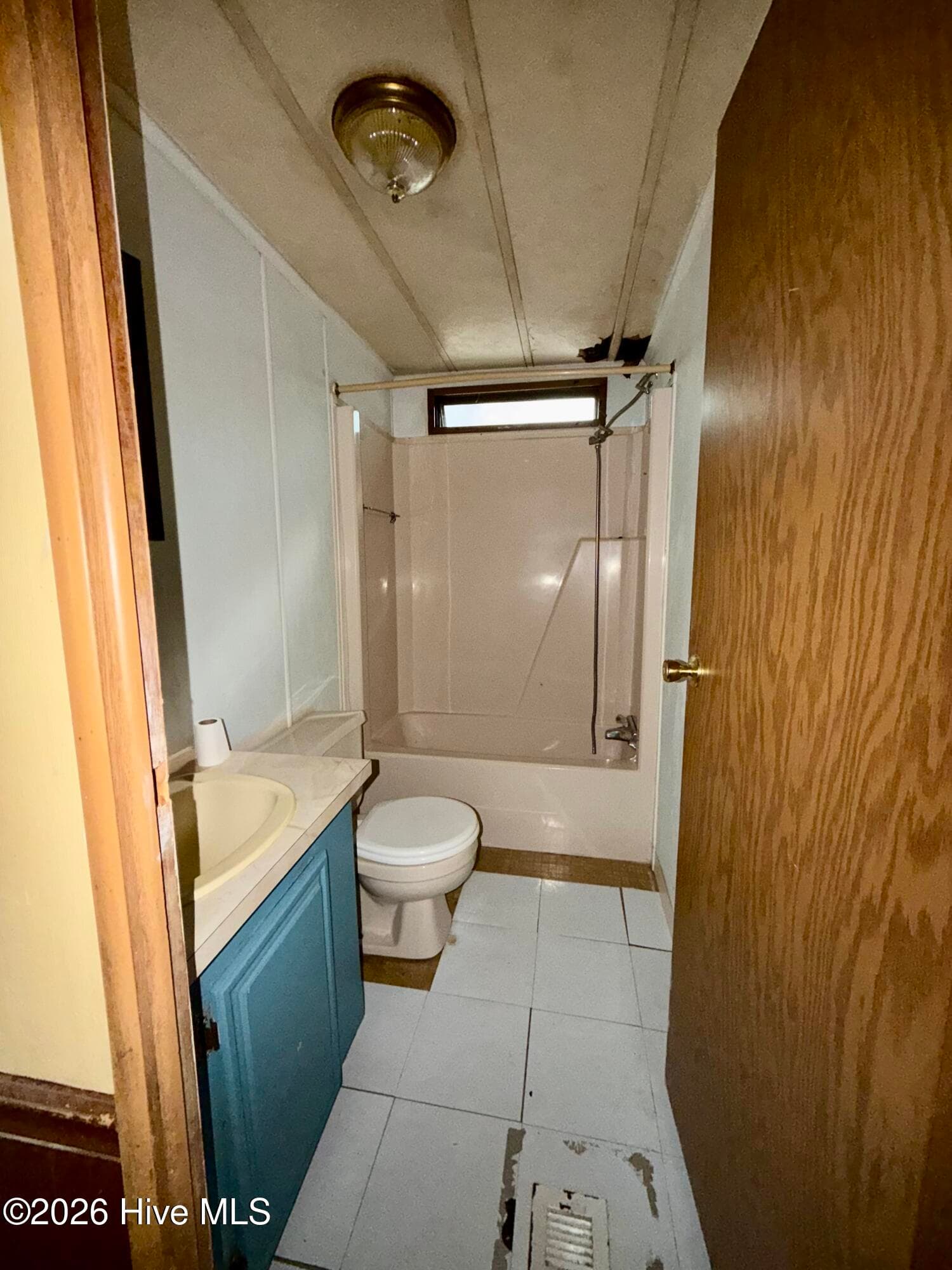 Manufactured Home at 9559 S Us 17 Highway S, Chocowinity, NC 27817, photo 6 of 9