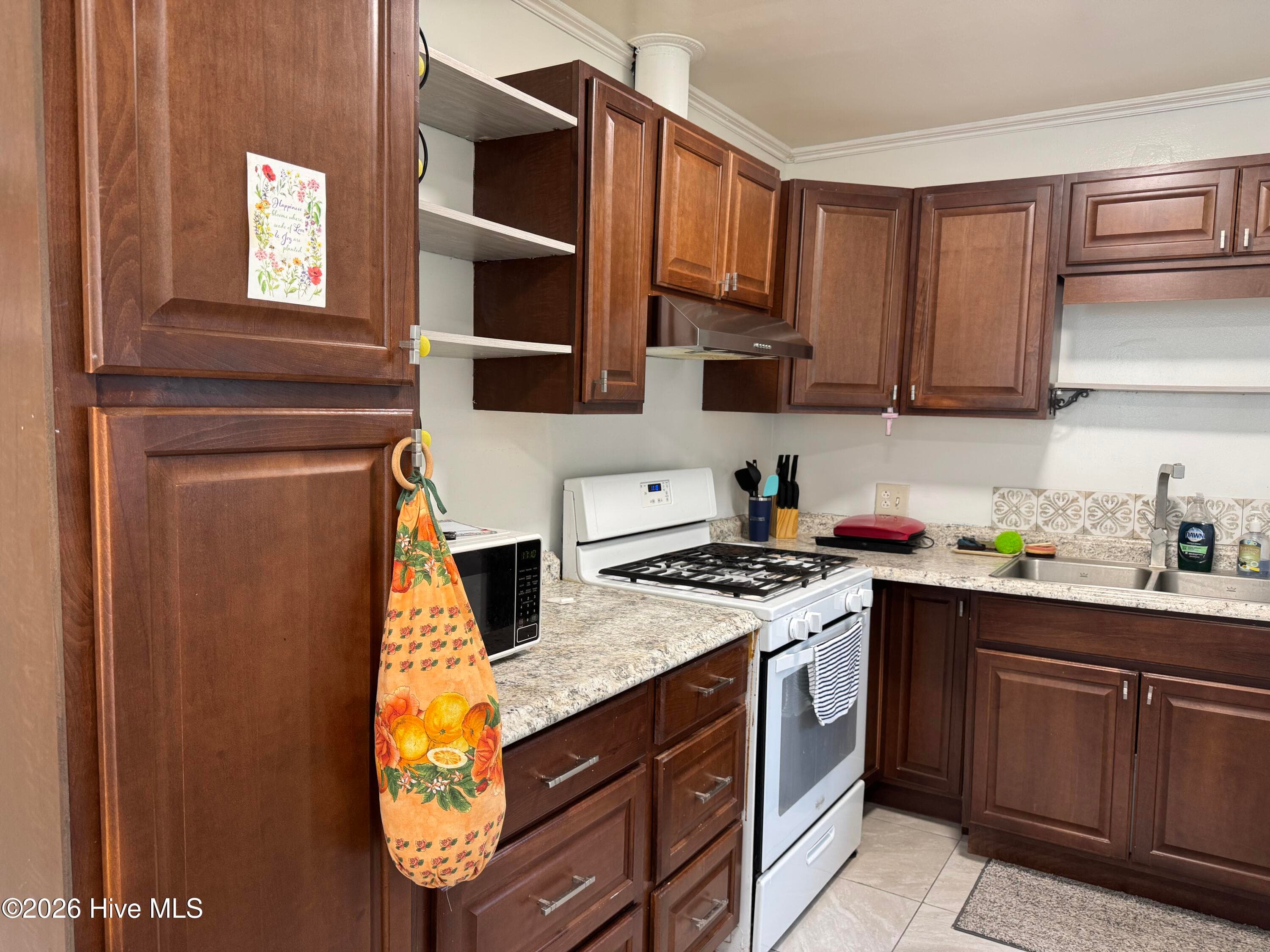 Single Family Residence at 2108 High School Drive, New Bern, NC 28560, photo 2 of 22