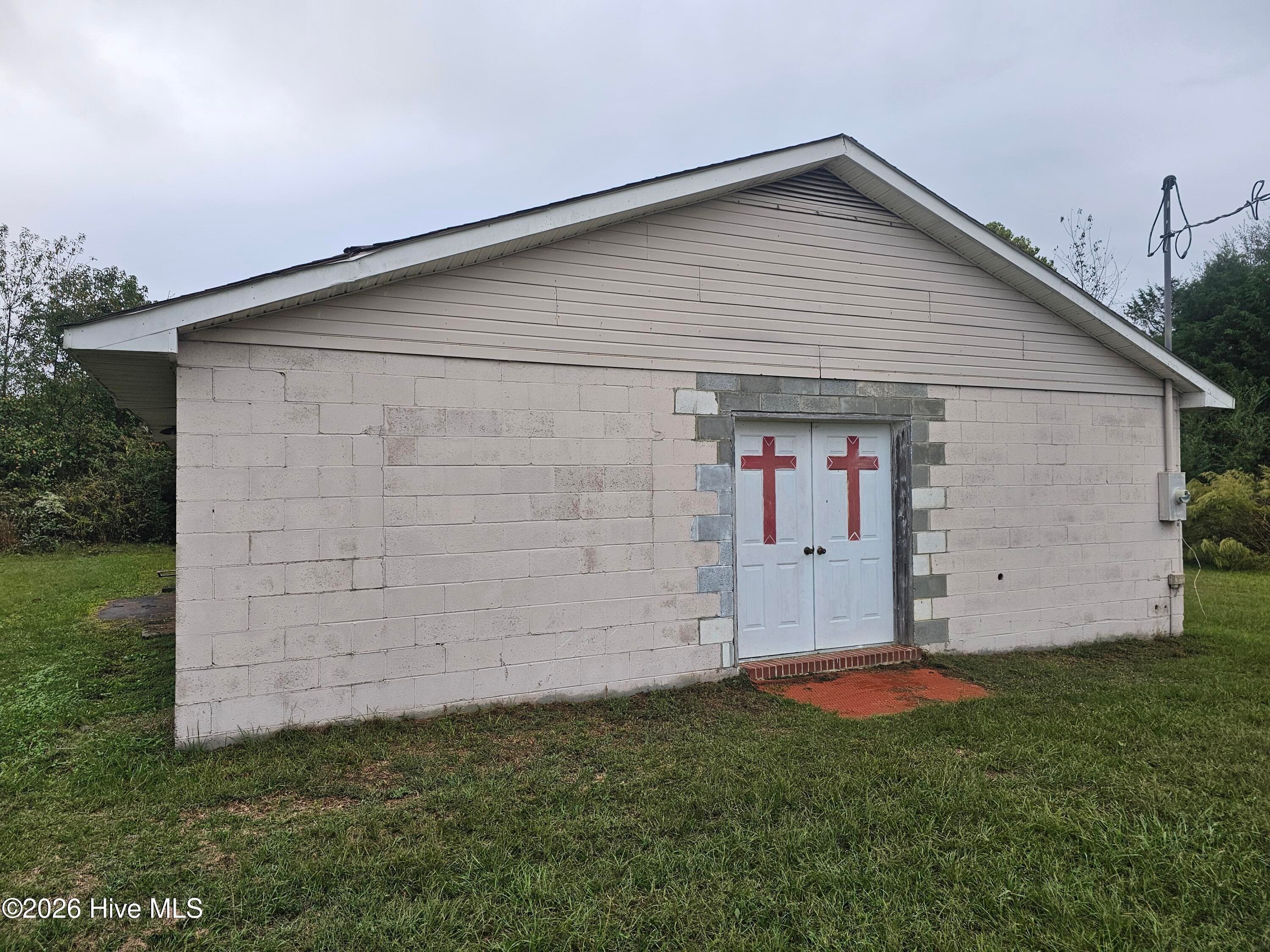 25 NE Holmes Pond Road, Johnston, SC 29832