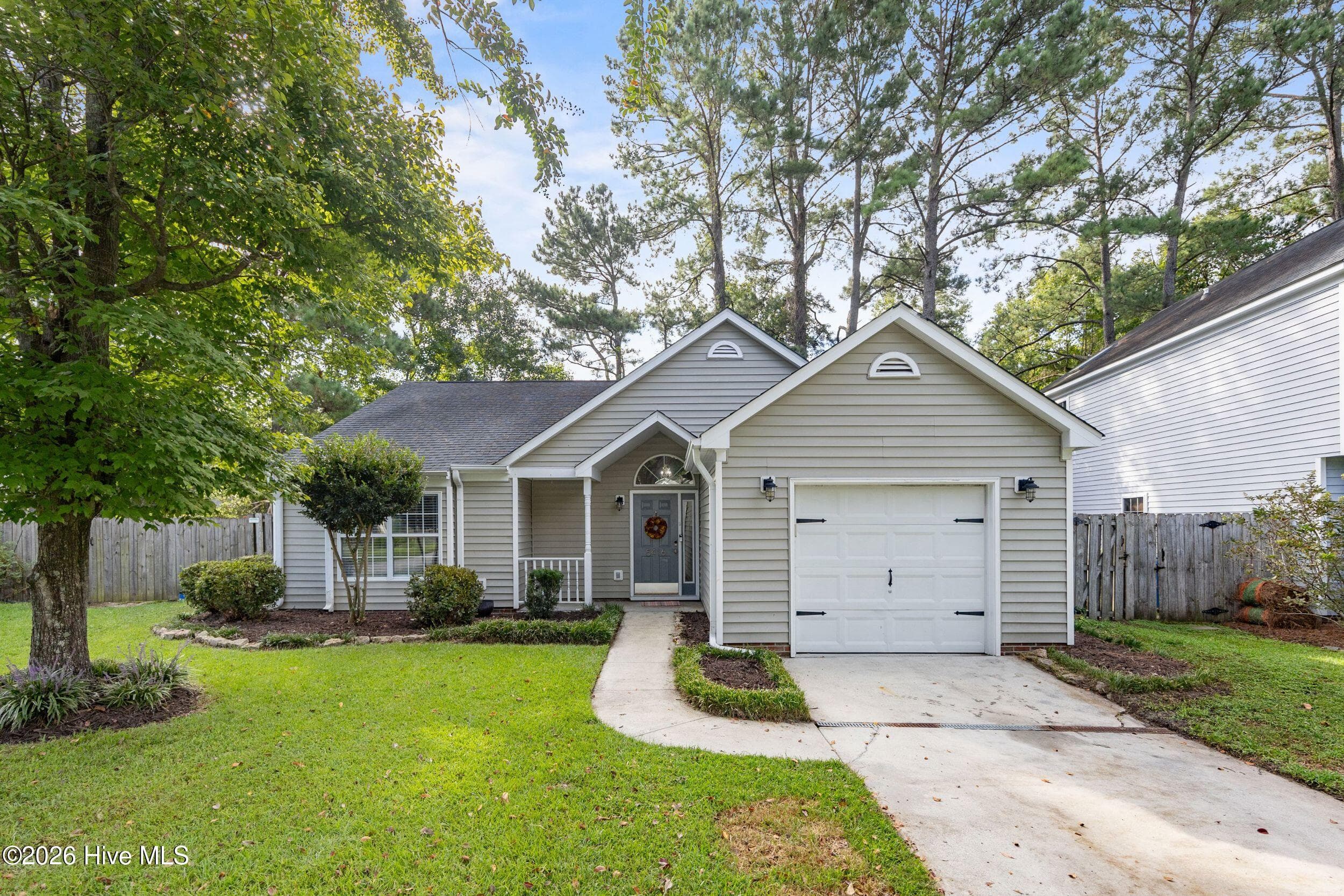 Single Family Residence at 5416 Ibis Court, Wilmington, NC 28409, photo 2 of 36