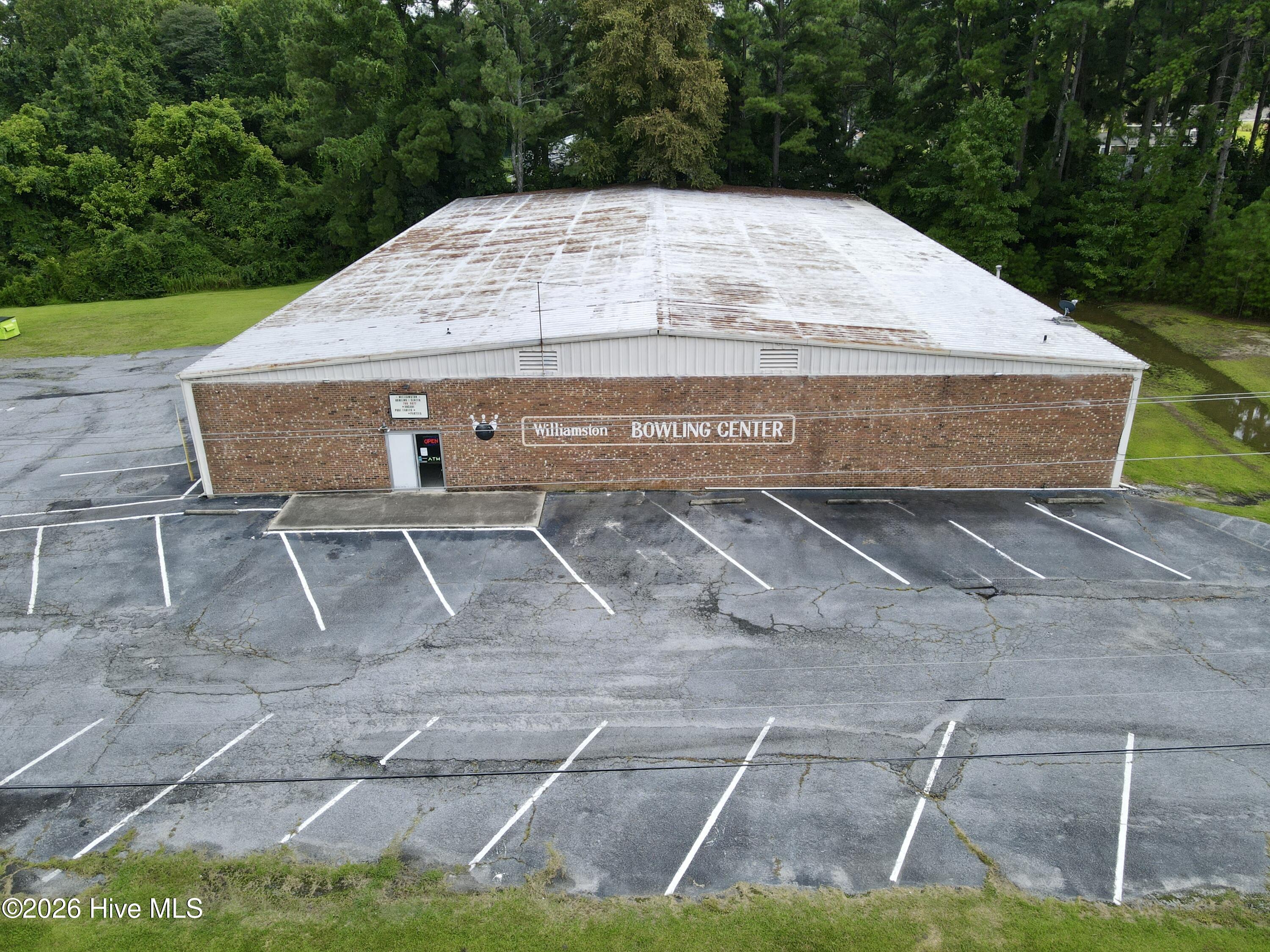Improved at 915 E Boulevard, Williamston, NC 27892, photo 2 of 17