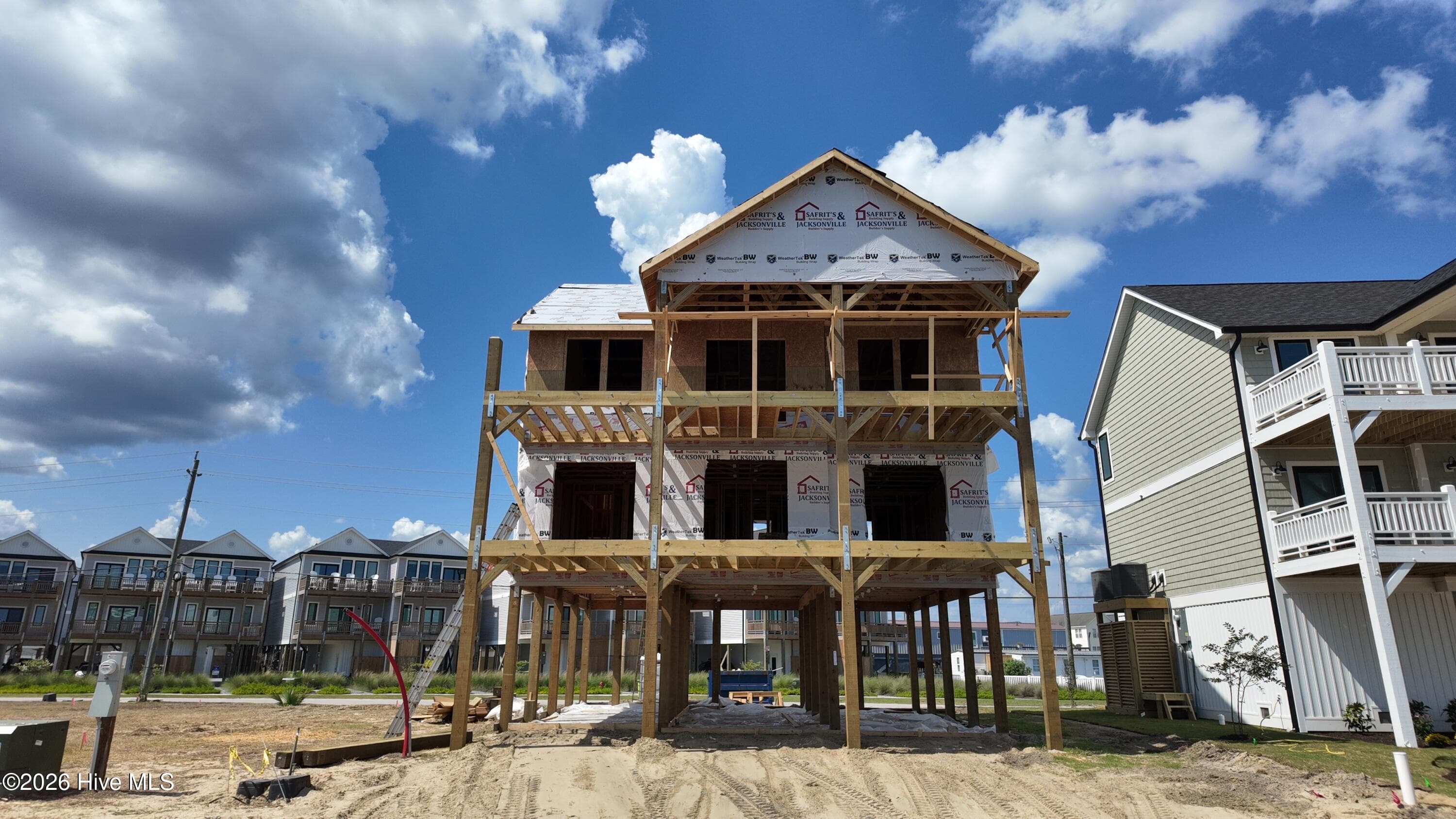 Single Family Residence at 735 Dune Ridge Court, Surf City, NC 28445, photo 13 of 37