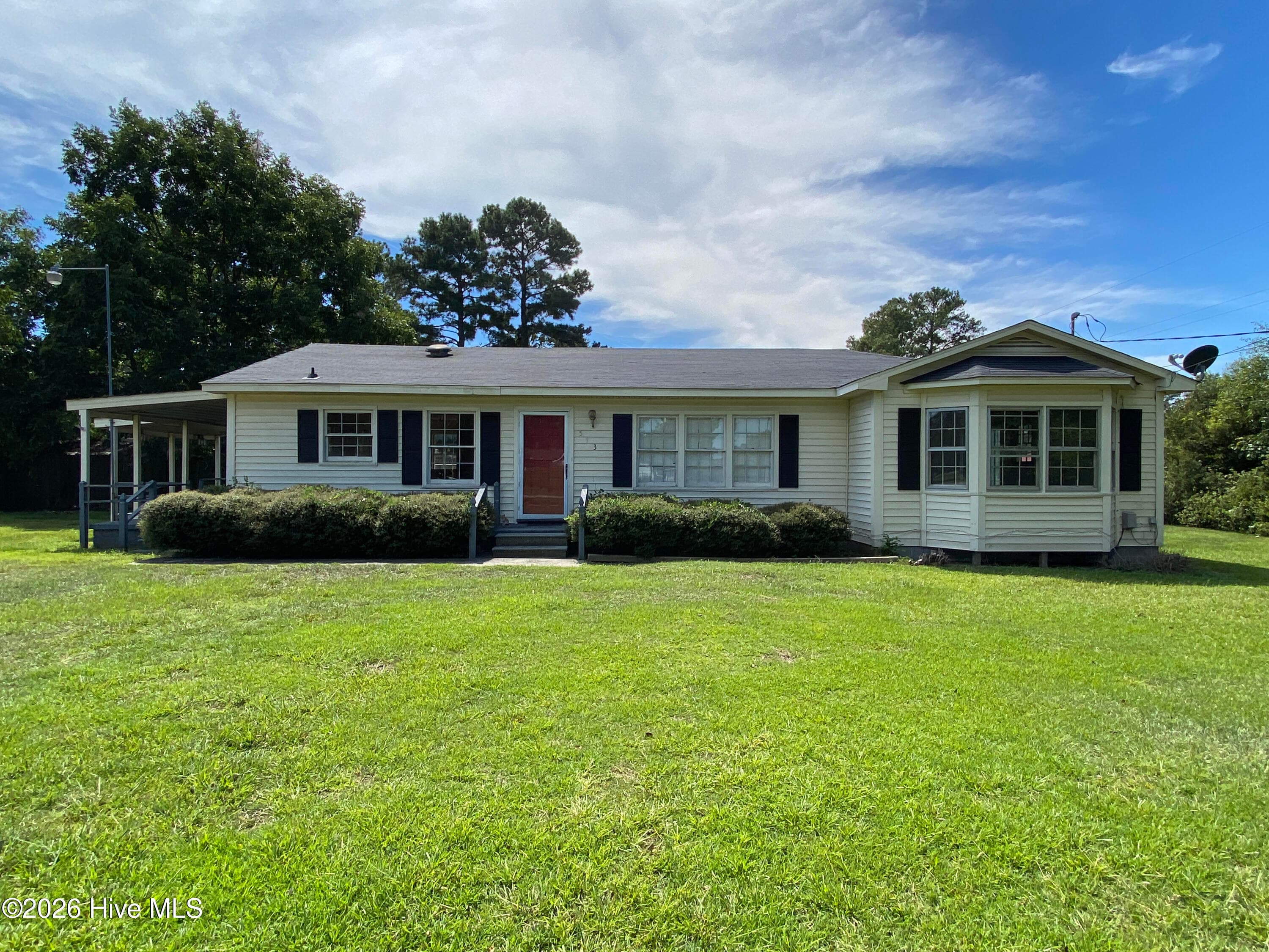 Single Family Residence at 513 Pear Street, Kinston, NC 28504, photo 2 of 41