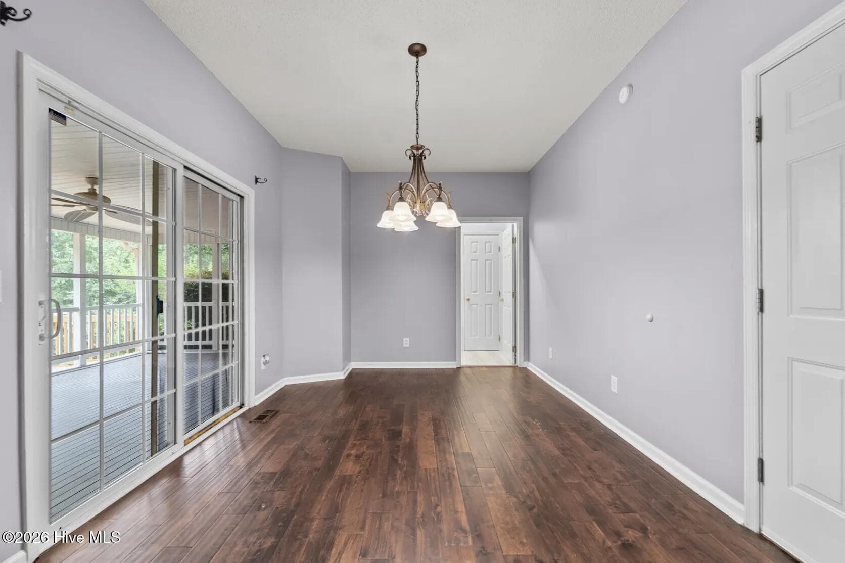 Breakfast Nook - 1316 Devonshire Trail, Aberdeen, NC 28315