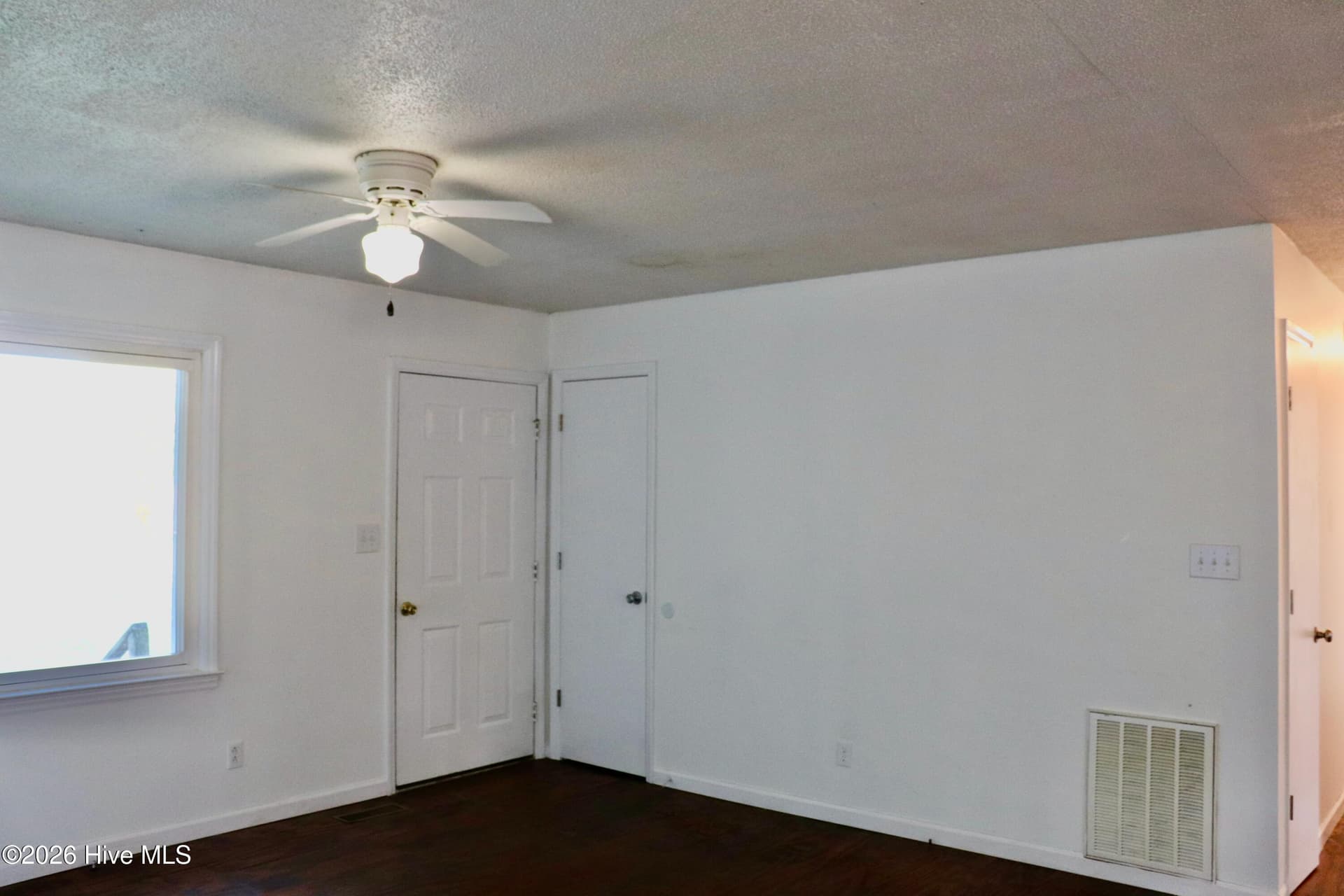 Single Family Residence at 6972 Market St Ex Ext, Washington, NC 27889, photo 8 of 33