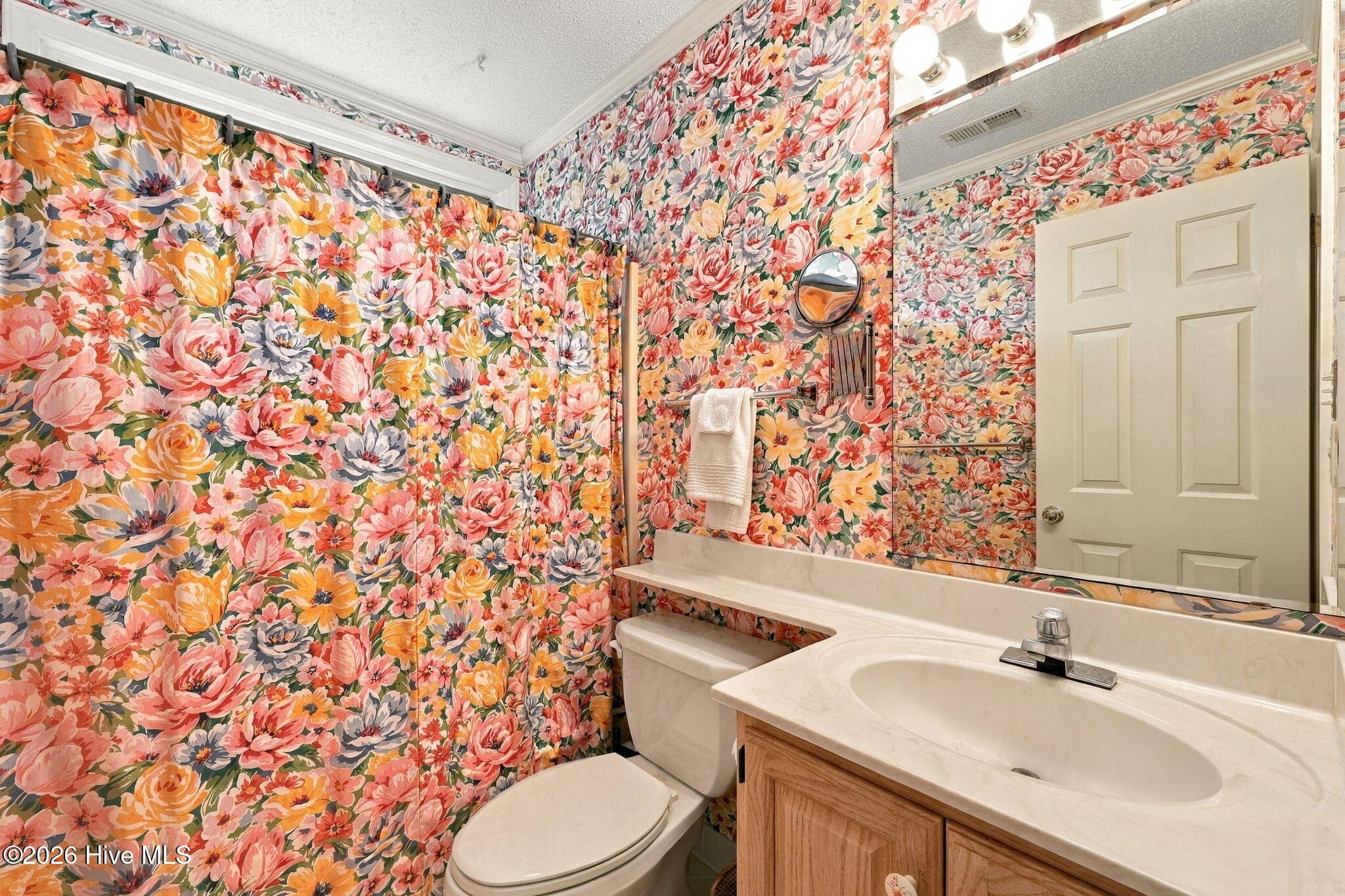 Guest Bathroom - 5914 Santo Domingo Court, New Bern, NC 28560