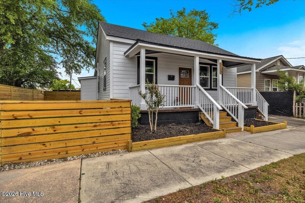 Single Family Residence at 1109 Dock Street, Wilmington, NC 28401, photo 3 of 24