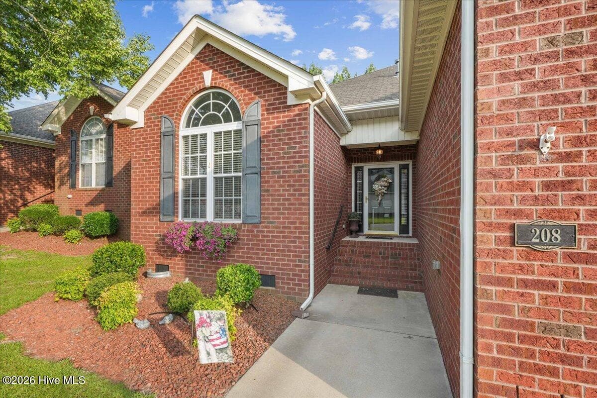Townhouse at 208 Commonsgate Drive, Goldsboro, NC 27530, photo 6 of 33