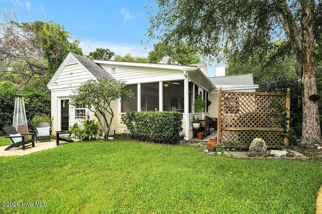 Single Family Residence at 1413 Hawthorne Road, Wilmington, NC 28403, photo 4 of 4