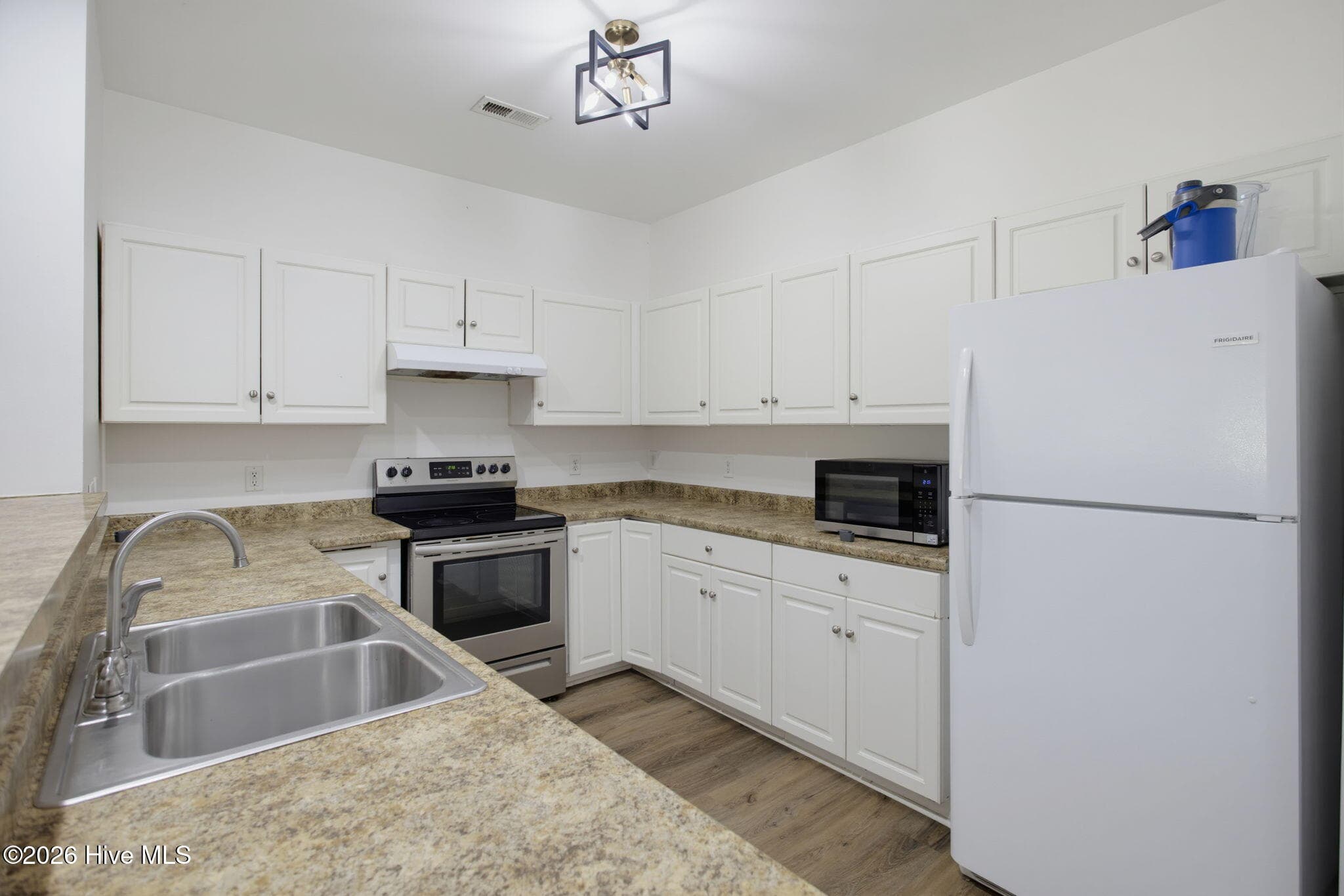 Townhouse at 5605 Moss Vine Place 11, Wilmington, NC 28403, photo 3 of 5