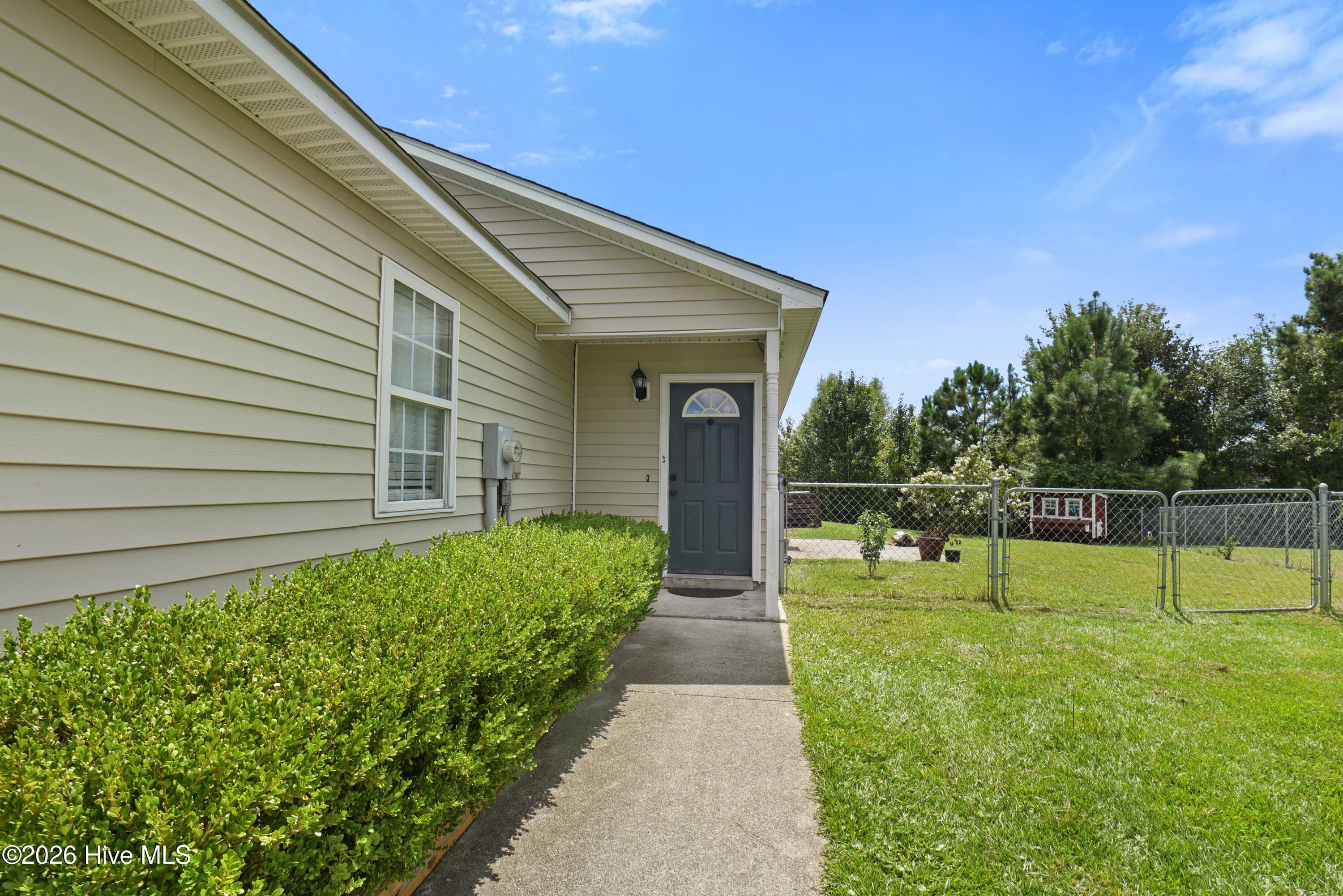 Townhouse at 136 Charlton Road, Hubert, NC 28539, photo 4 of 18