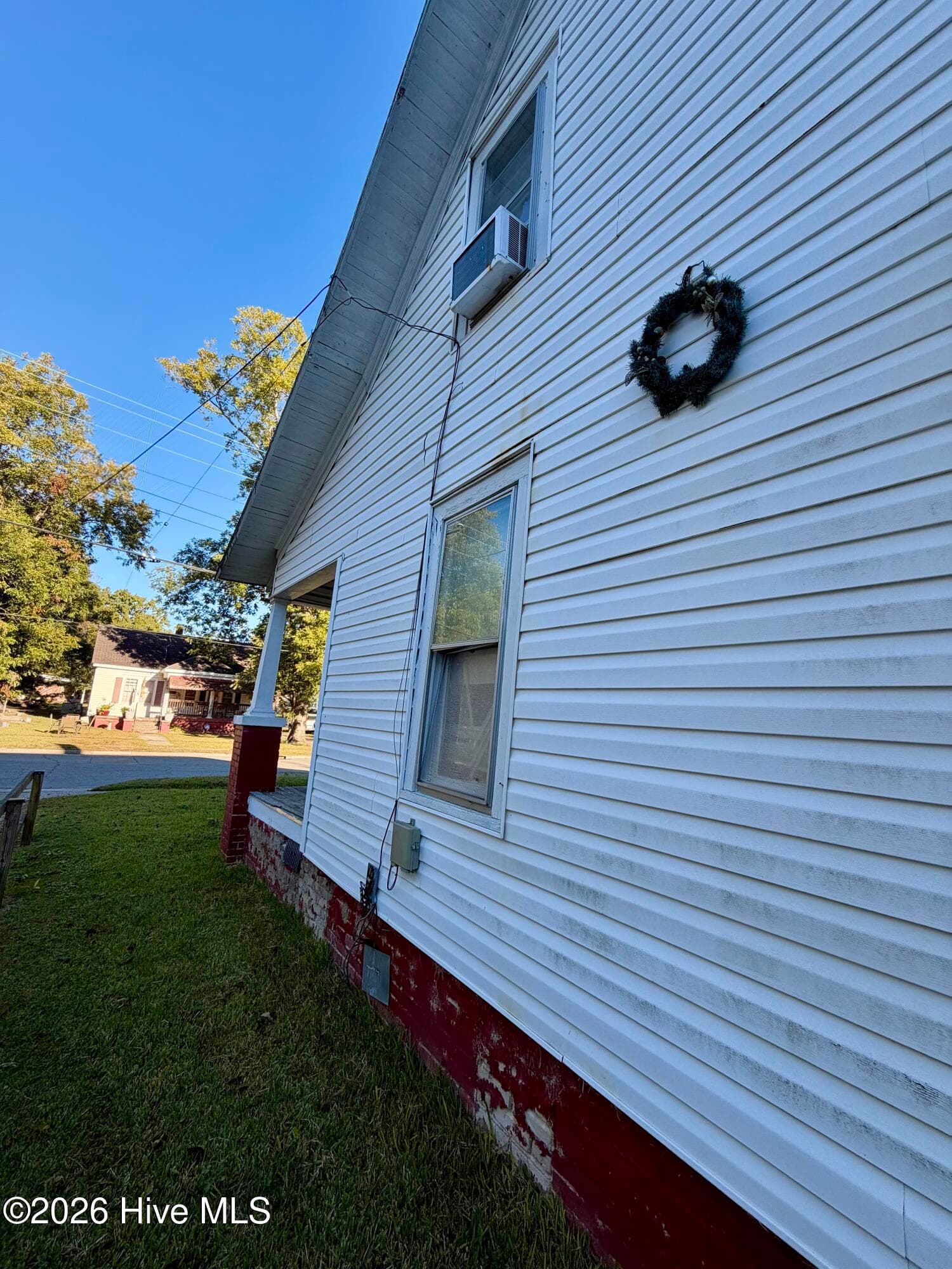 Duplex at 507 Warren Street, Williamston, NC 27892, photo 4 of 25