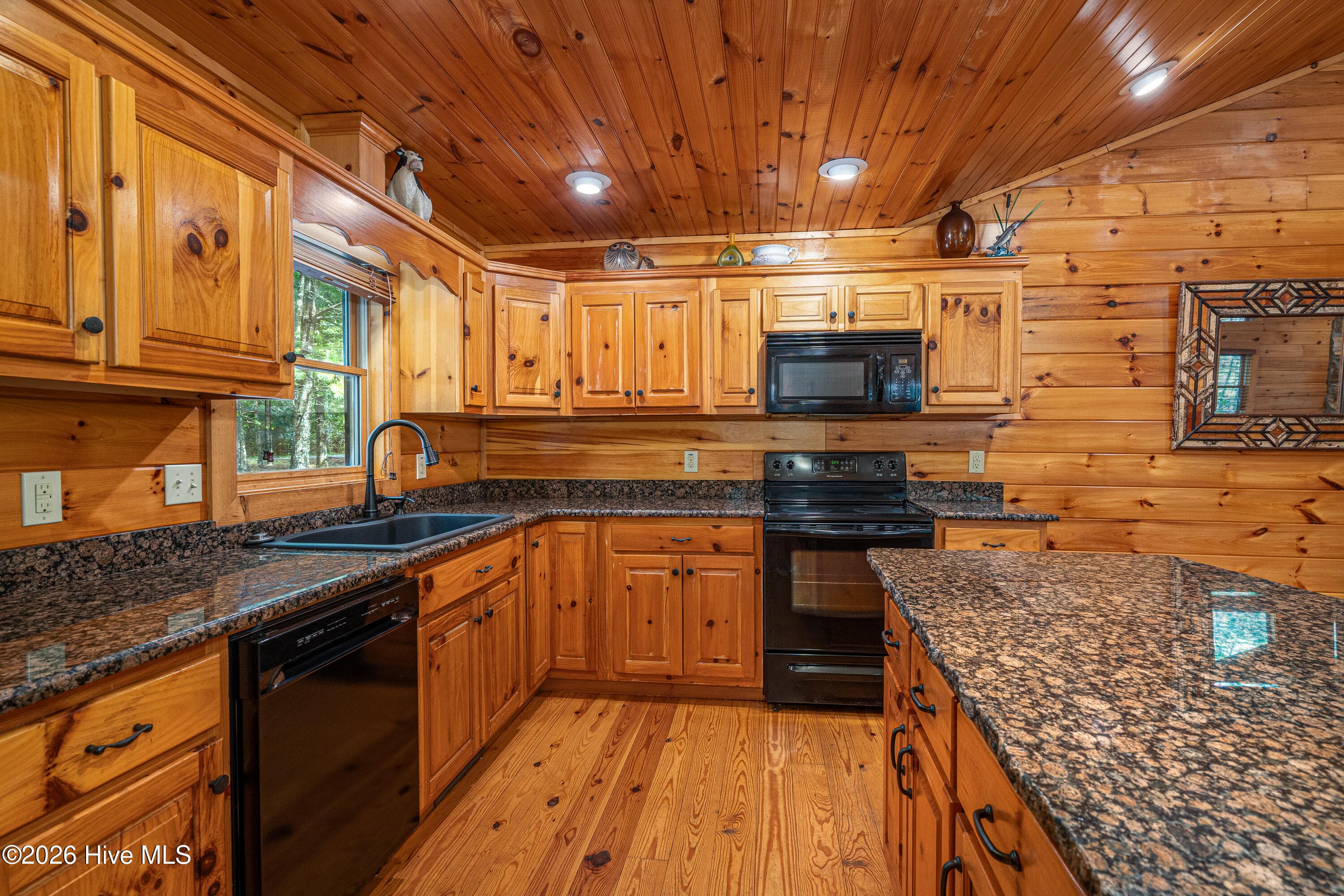 635 Brasstown View Road, Murphy, NC 28906